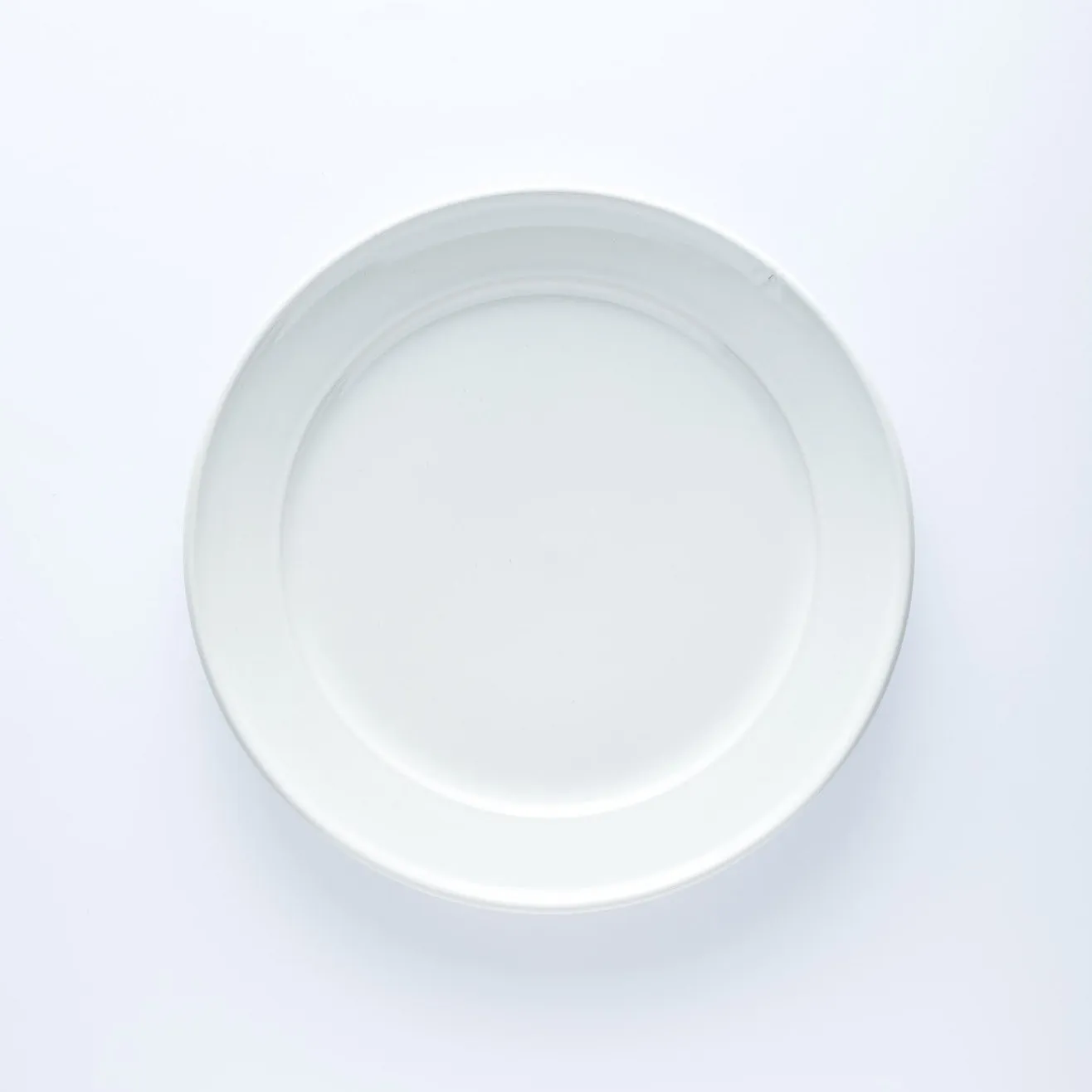PL20-0087 - White Ceramic Plate - 9.25" (D)