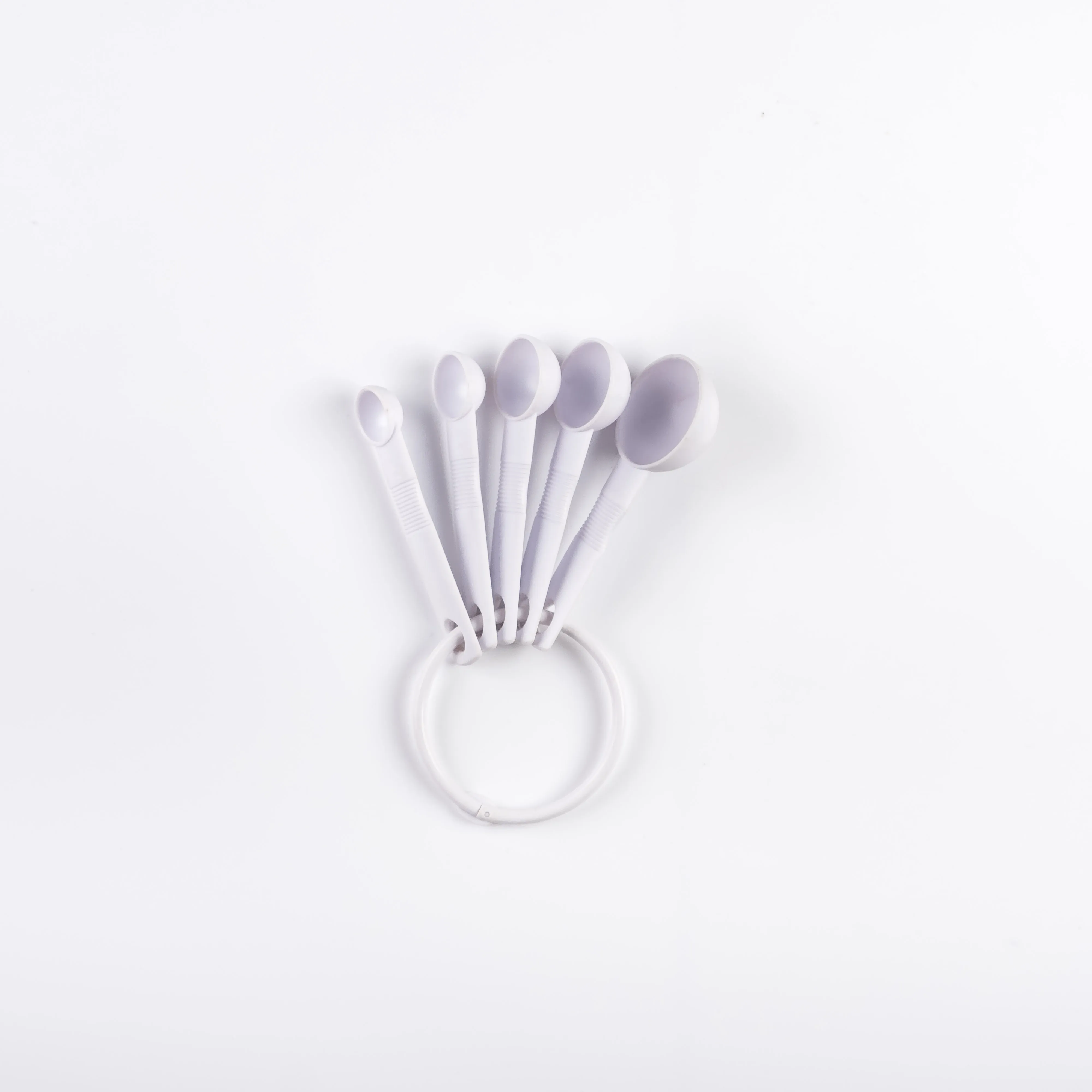 UT21-0128 - White Plastic Measuring spoons