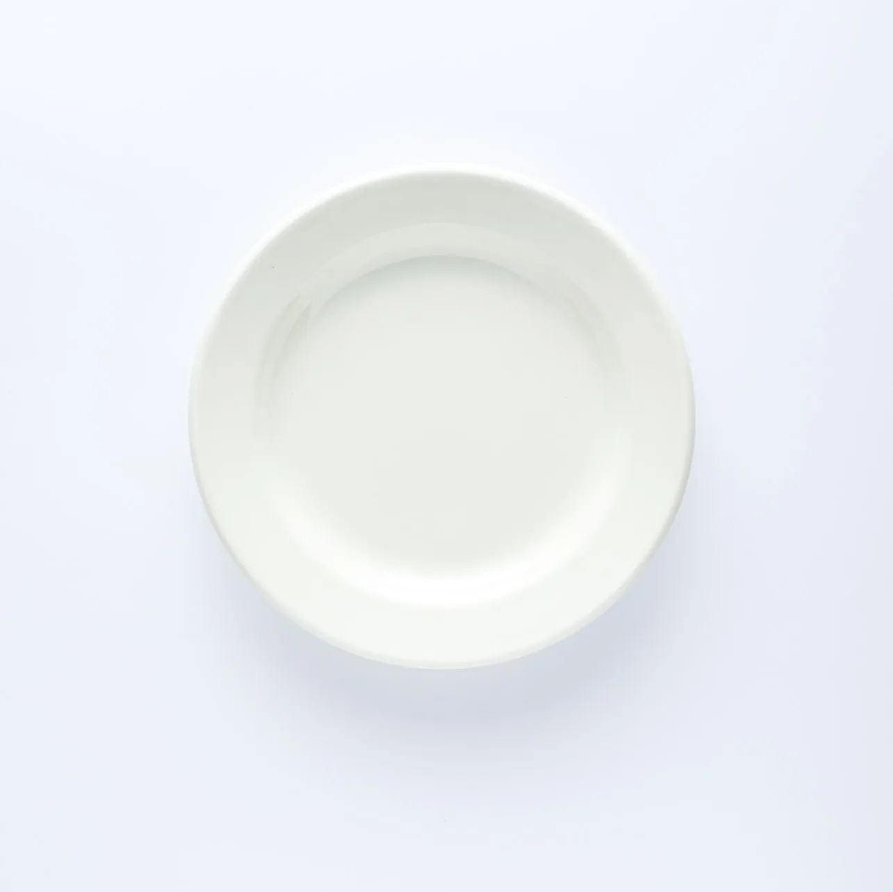 PL20-0129 - White Ceramic Plate - 7" (D)