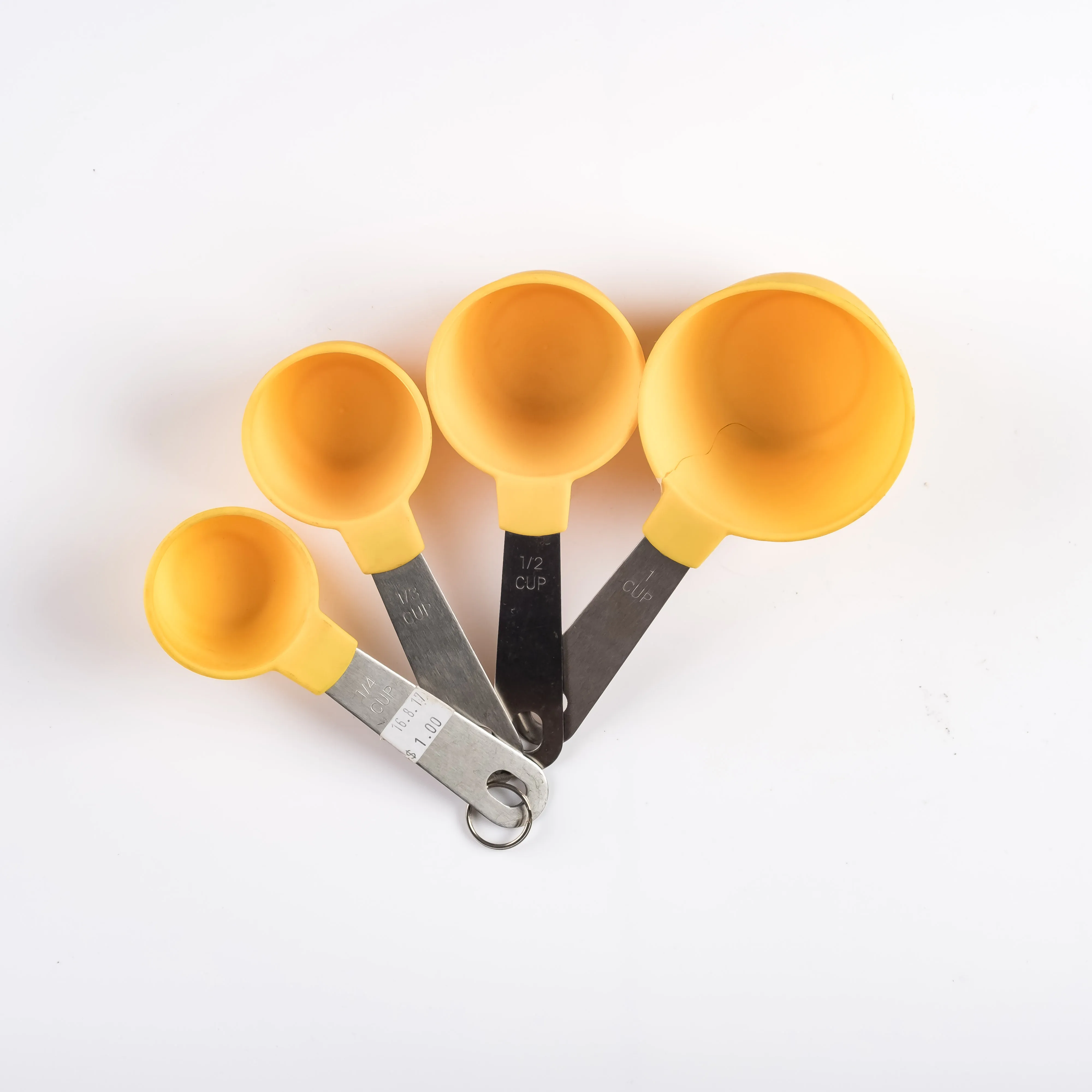 UT21-0118 - Yellow Silver Plastic Measuring cups