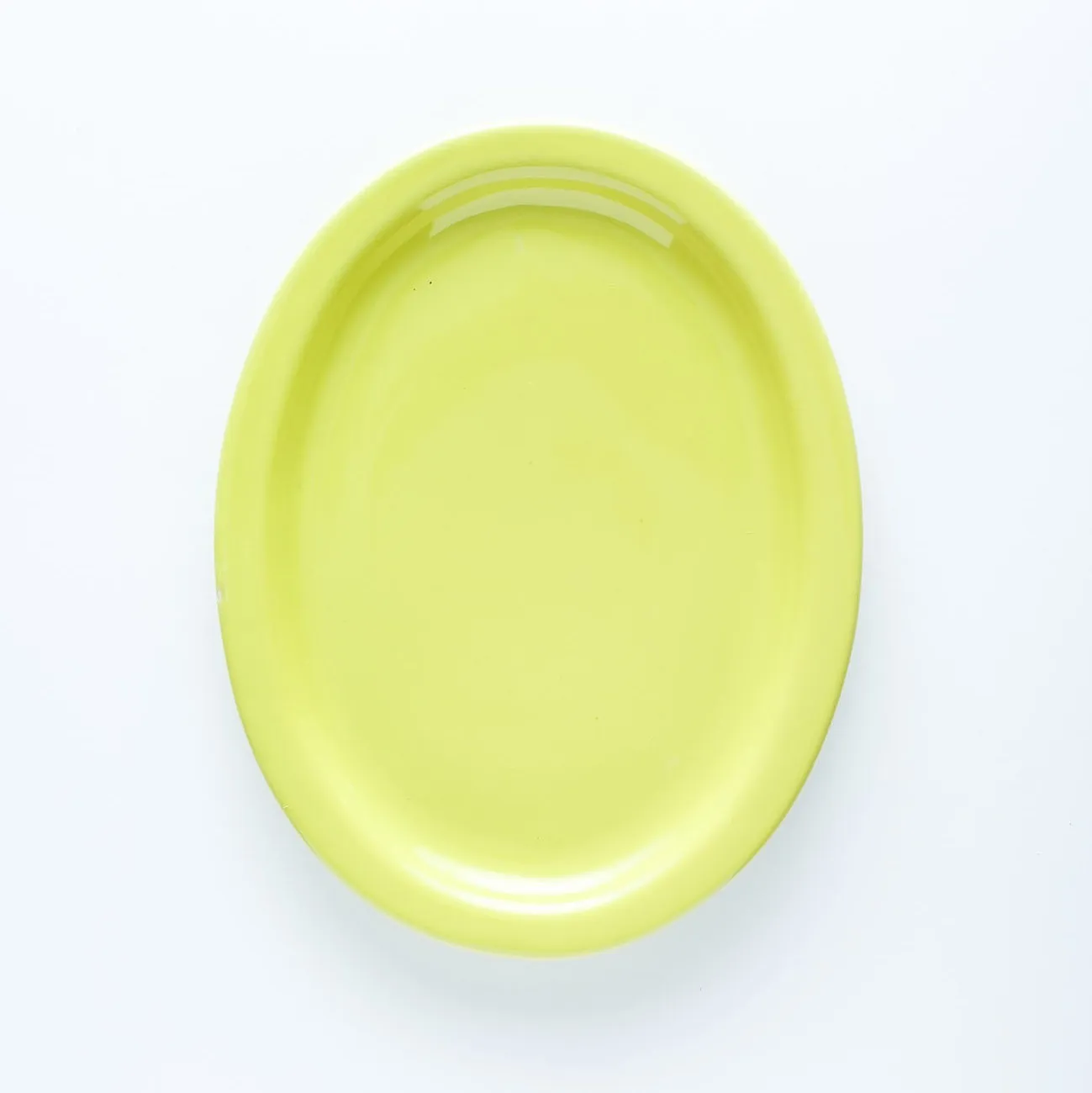 PL20-0042 - Green Ceramic Plate - 9.5" 7.25" (LW)