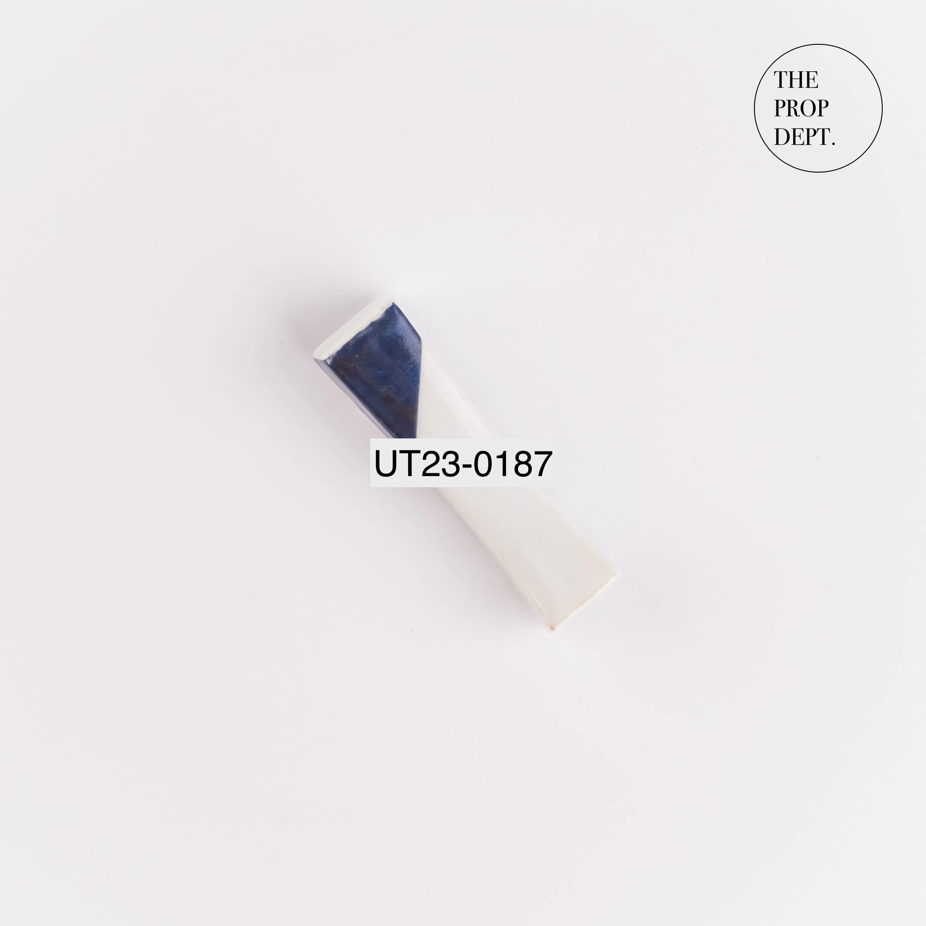 UT23-0187 - Ceramic Chopsticks Holder - 2.5" 0.5" (WH)