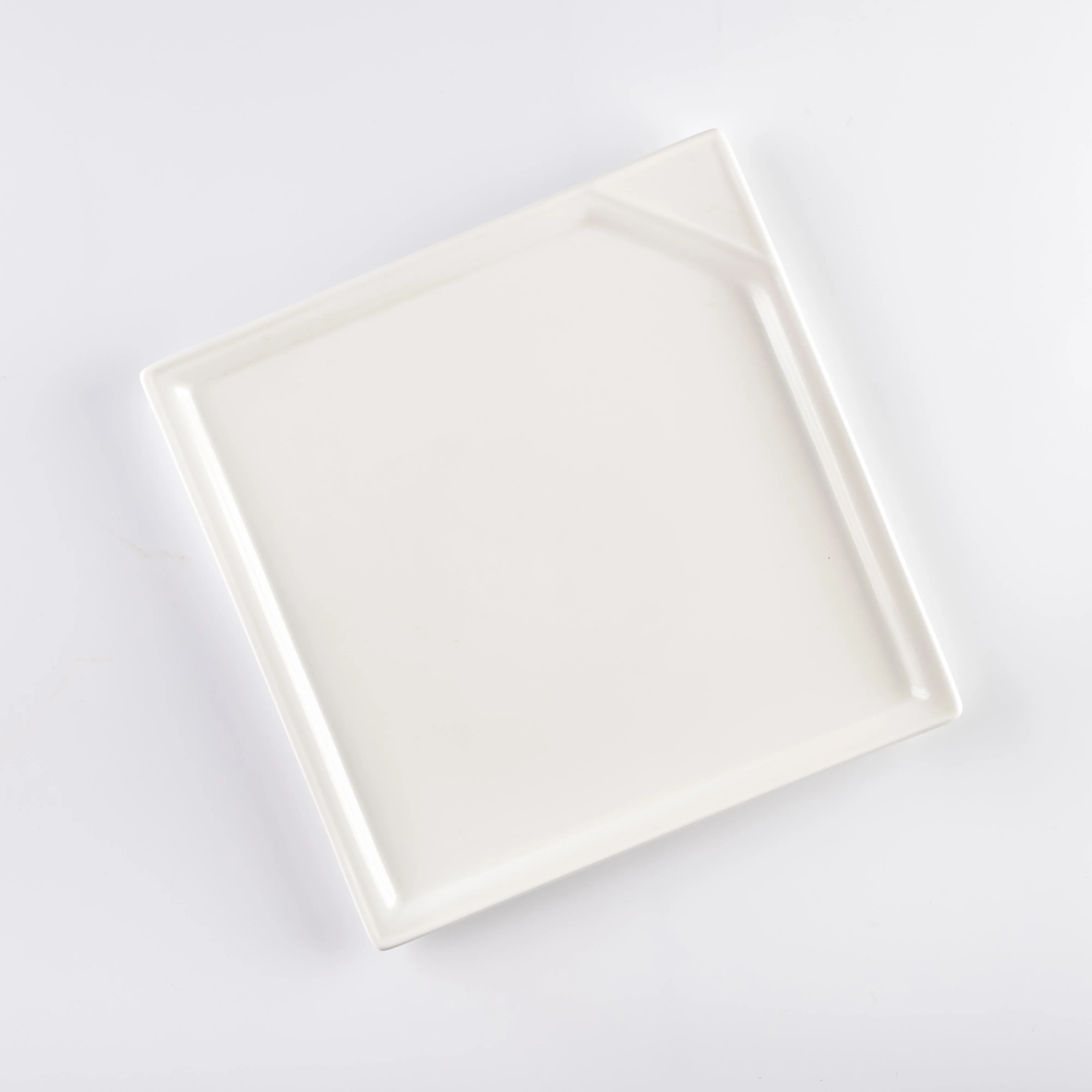 PL21-0175 - White Ceramic Plate - 9.25" 9.25" (LW)