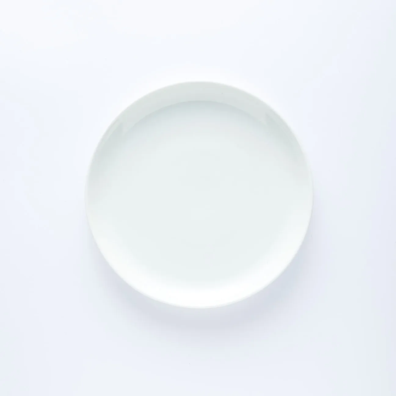 PL20-0131 - White Ceramic Plate - 7" (D)