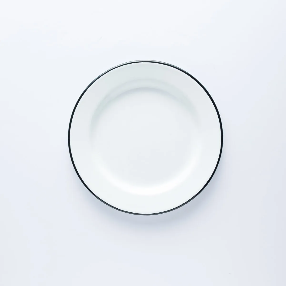 PL20-0046 - White Black Ceramic Plate - 7.75" (D)