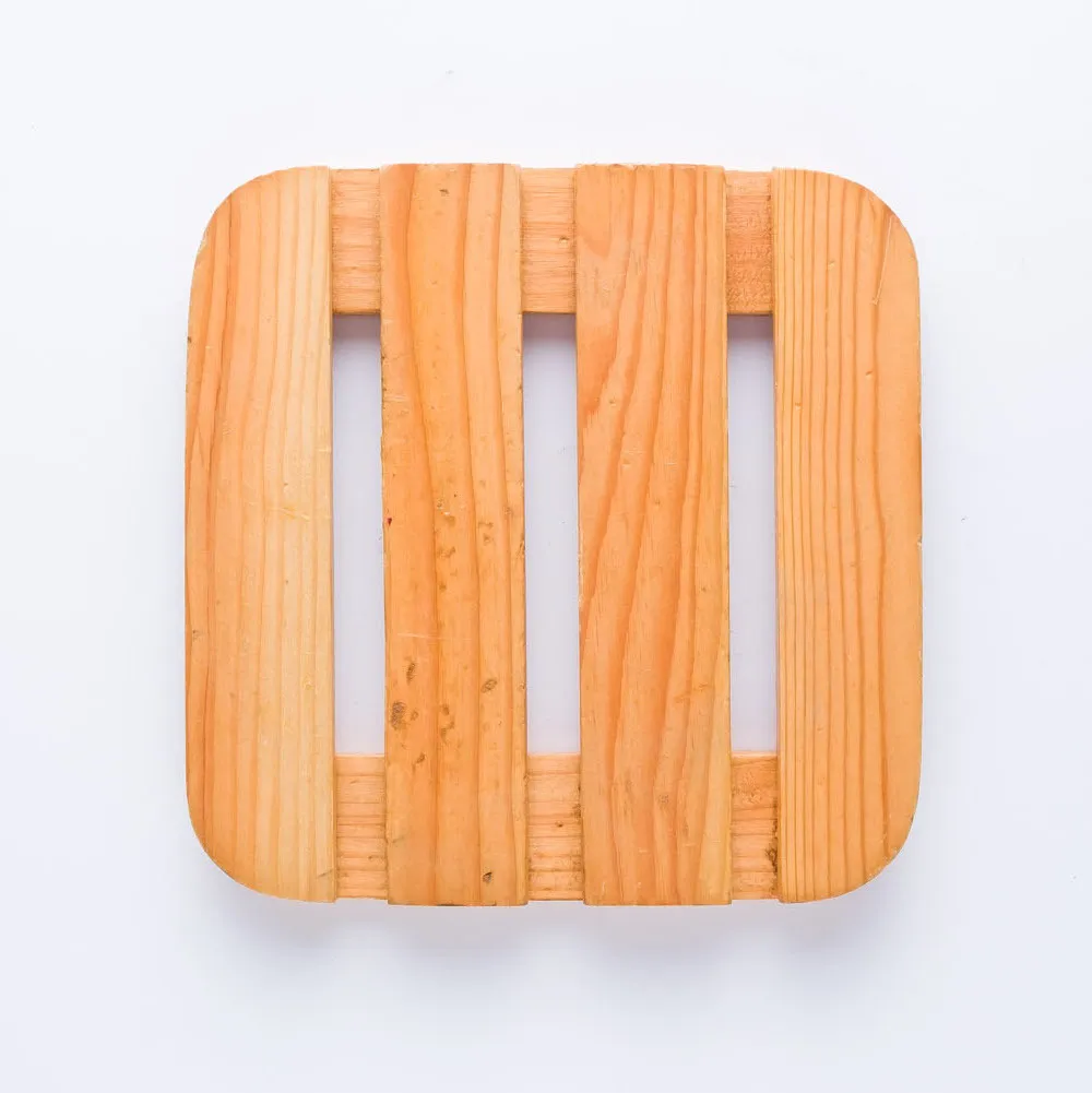 AC20-0040 - Brown Wood Trivet - 7.25" 7.25" (LW)