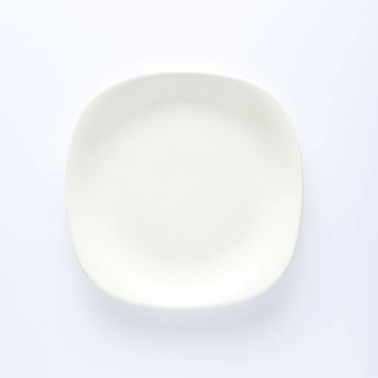 PL20-0096 - White Ceramic Plate - 7.75" 7.75" (LW)