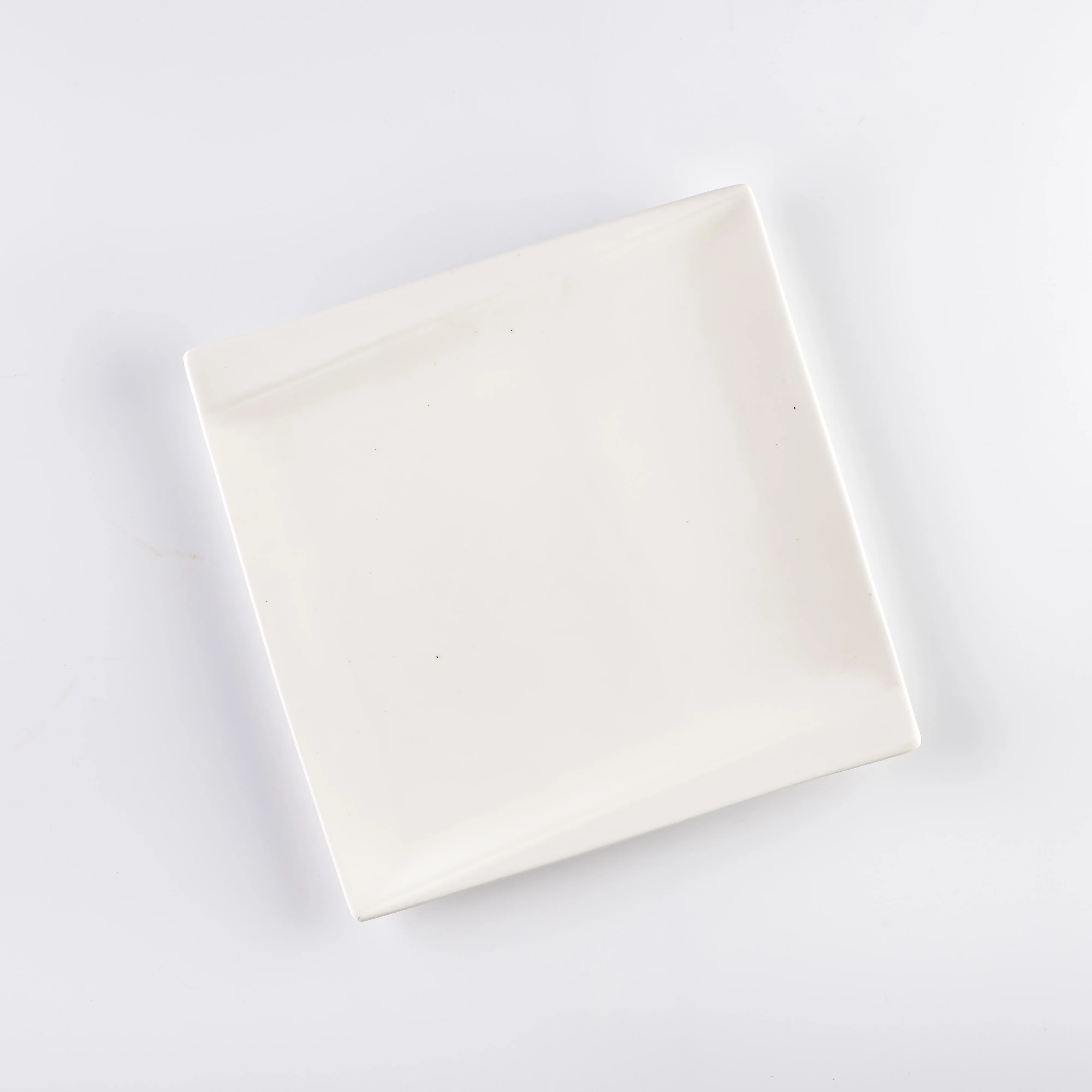 PL21-0174 - White Ceramic Plate - 8.75" 8.75" (LW)