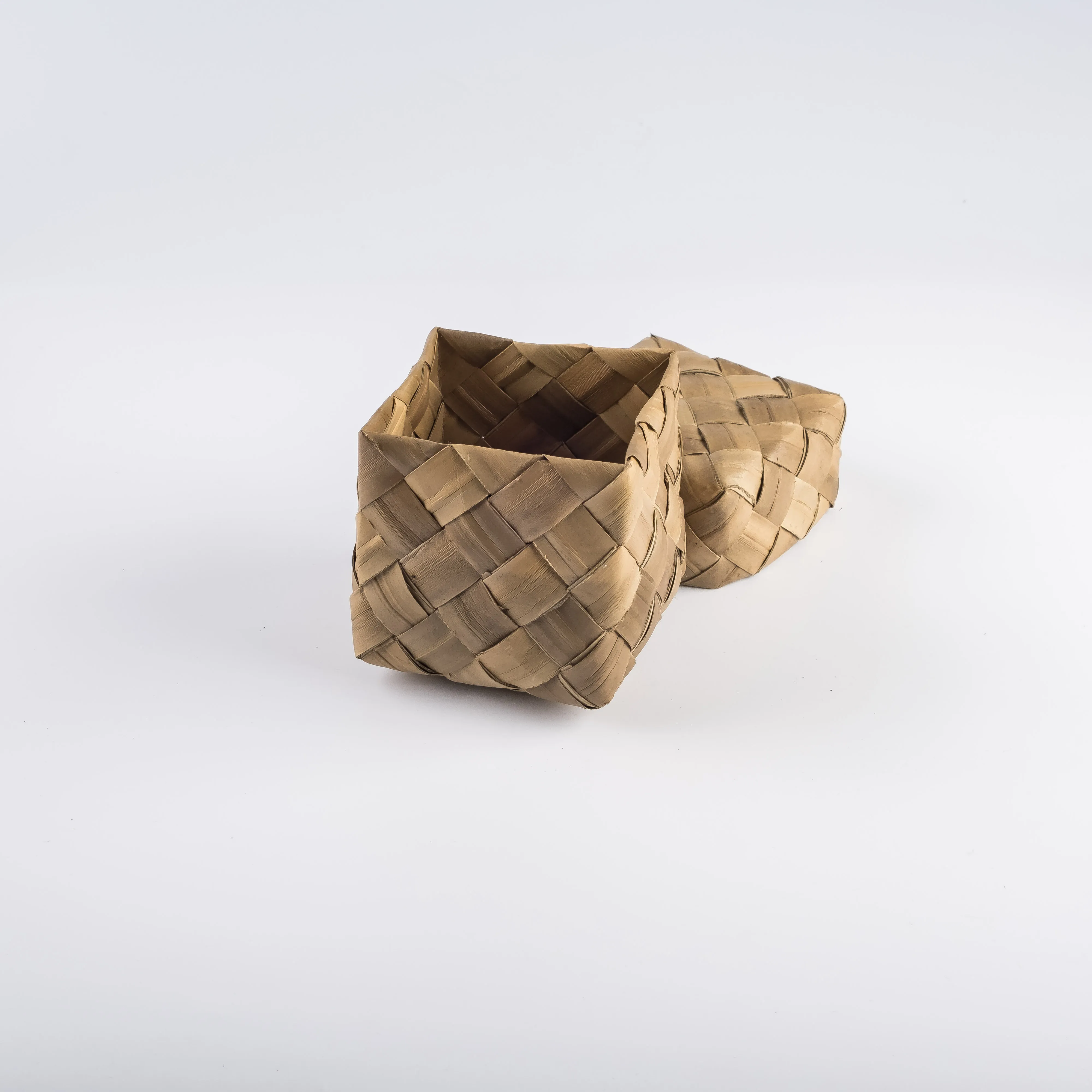 WW21-0053 - Brown Fiber Basket - 4.5" 4.5" 4.5" (LWH)