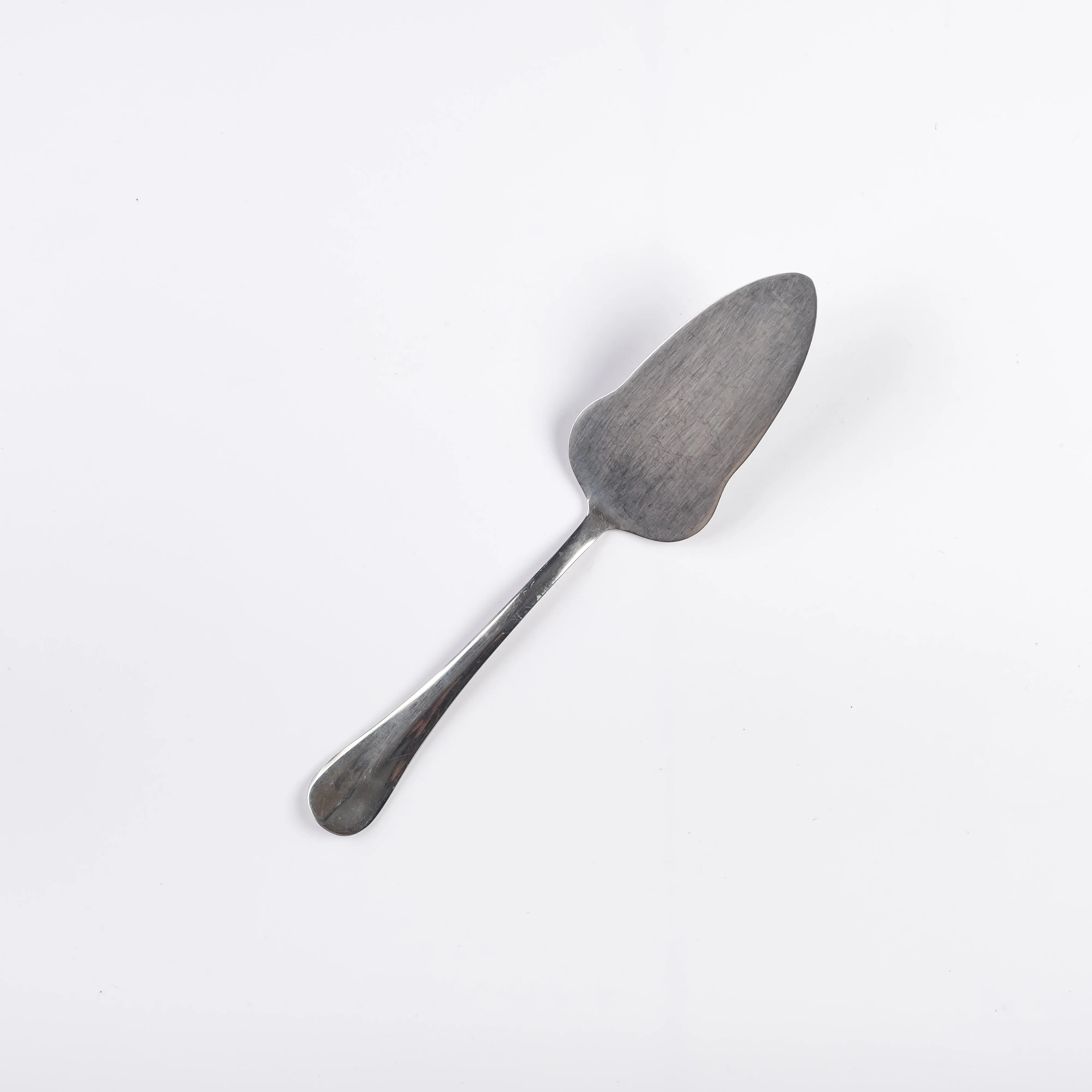 UT21-0110 - Silver Metal Cake slicer - 9.75" (L)