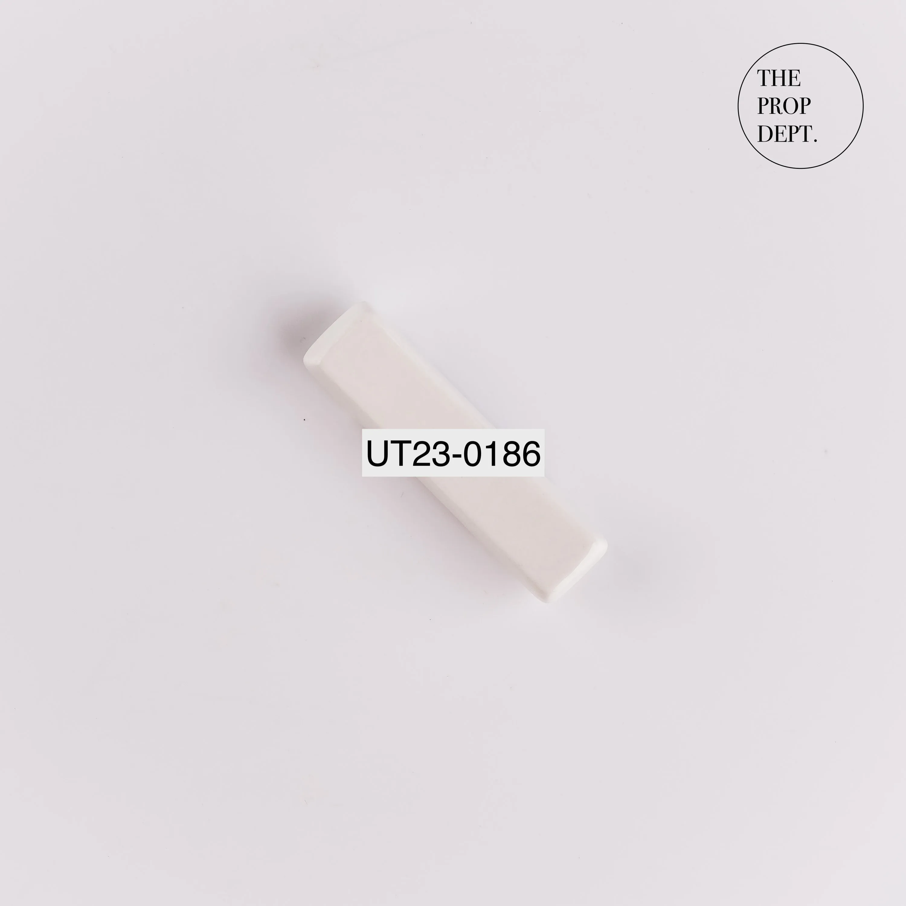 UT23-0186 - Ceramic Chopsticks Holder - 2.25" 0.5" (WH)