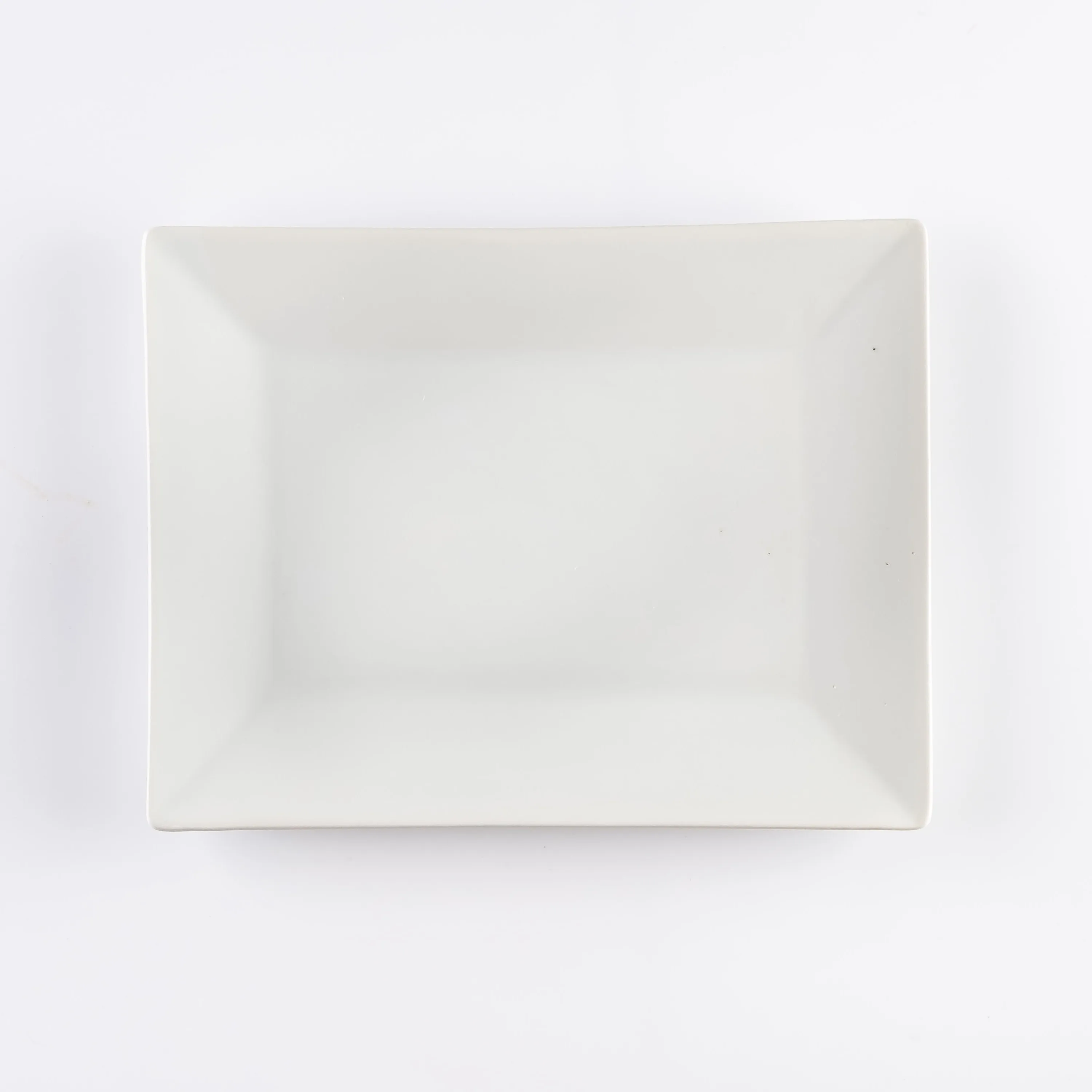 PL21-0169 - White Ceramic Plate - 9" 6.75" (LW)