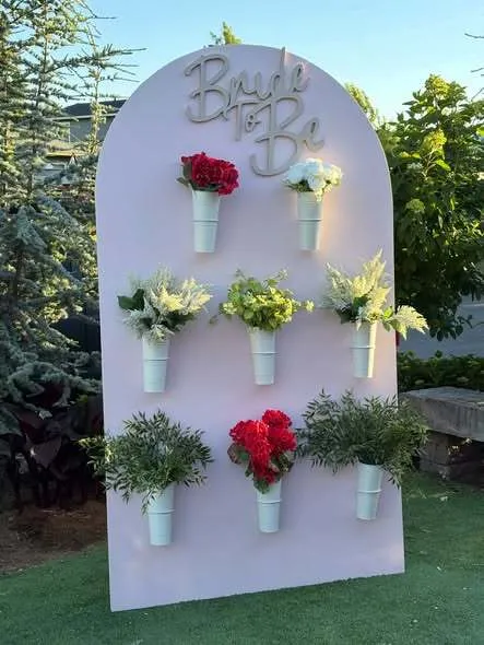 Flower "bar" + "Bride to Be" sign