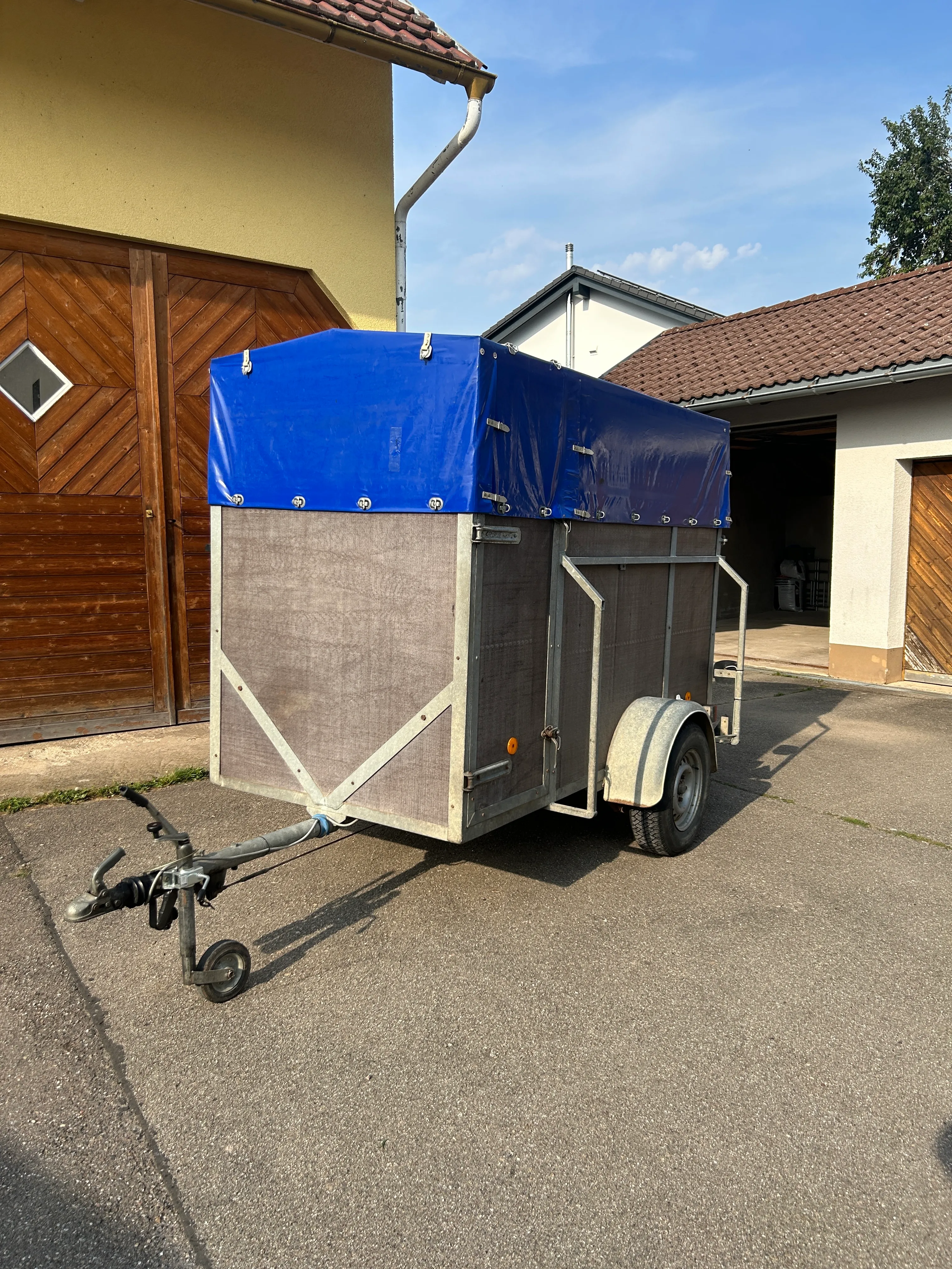 PKW-Anhänger mit Plane