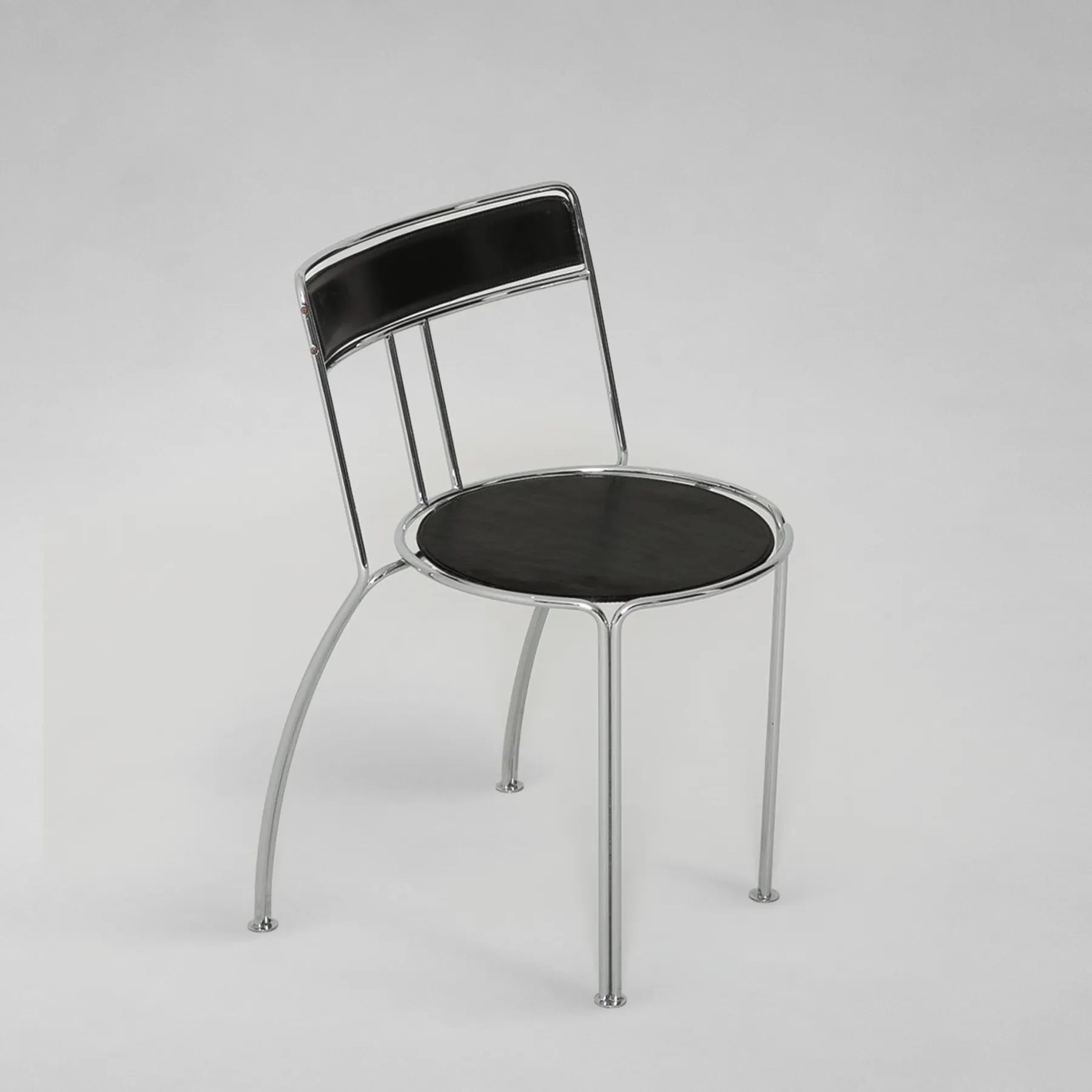 Chaise "Palais Royal" en cuir de Jean-Michel Wilmotte, 1986