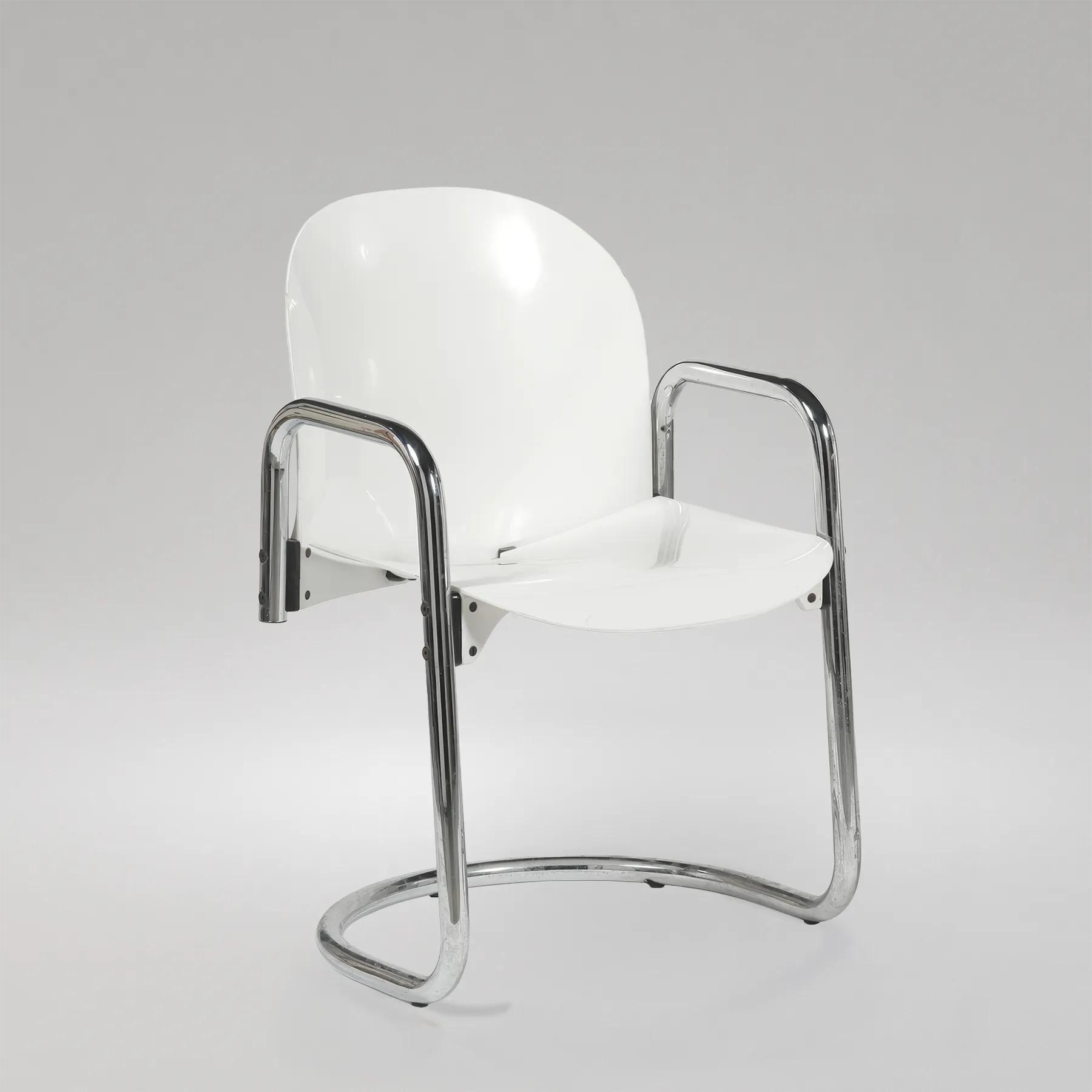 Chaise "Dialogo" blanche de Afra et Tobia Scarpa