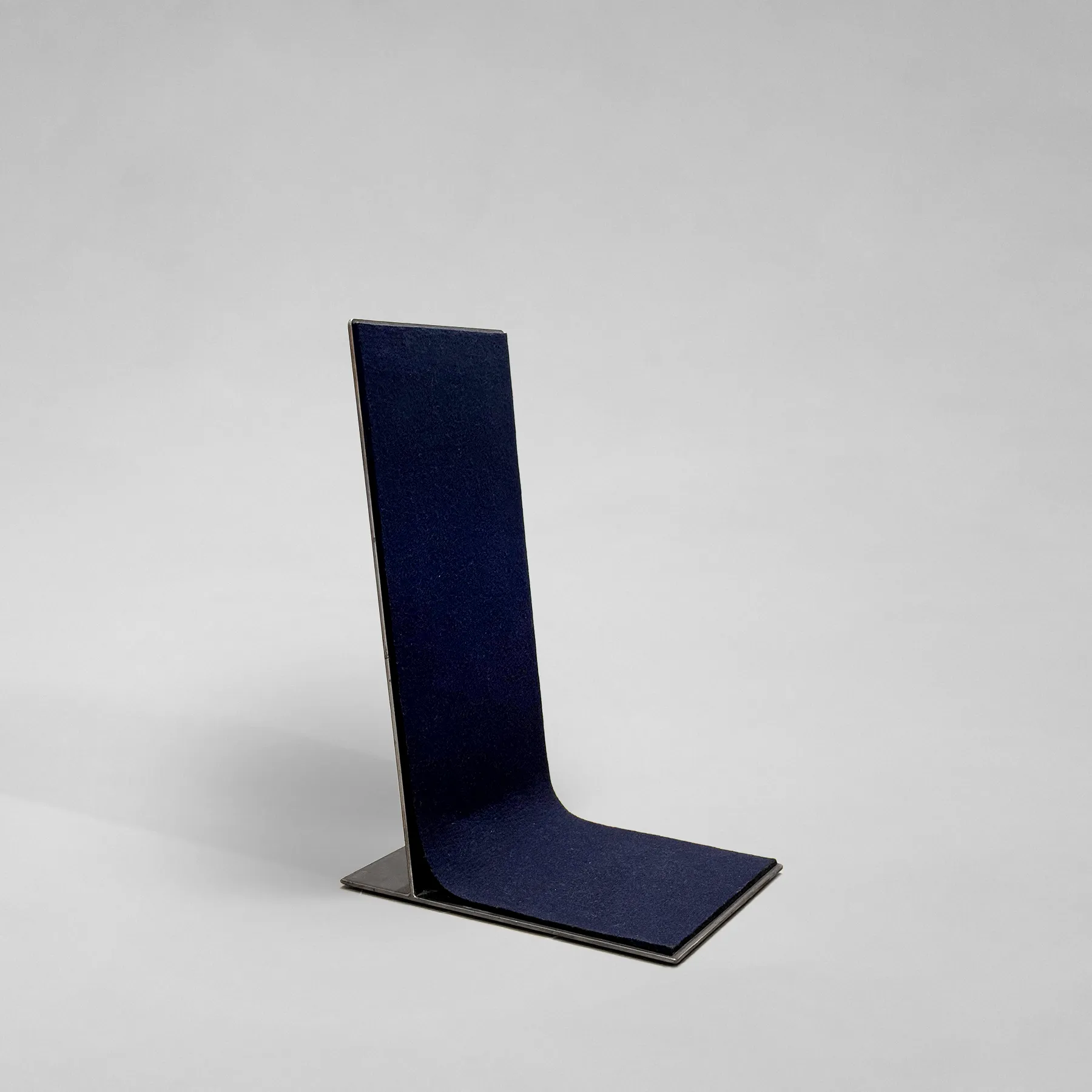 Fauteuil "Rückenlehne" de Hermann Becker, Becker Stahmöbel edition, 1986