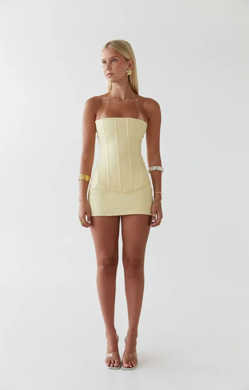 HNTR the label Aurora/Aura set in lemon