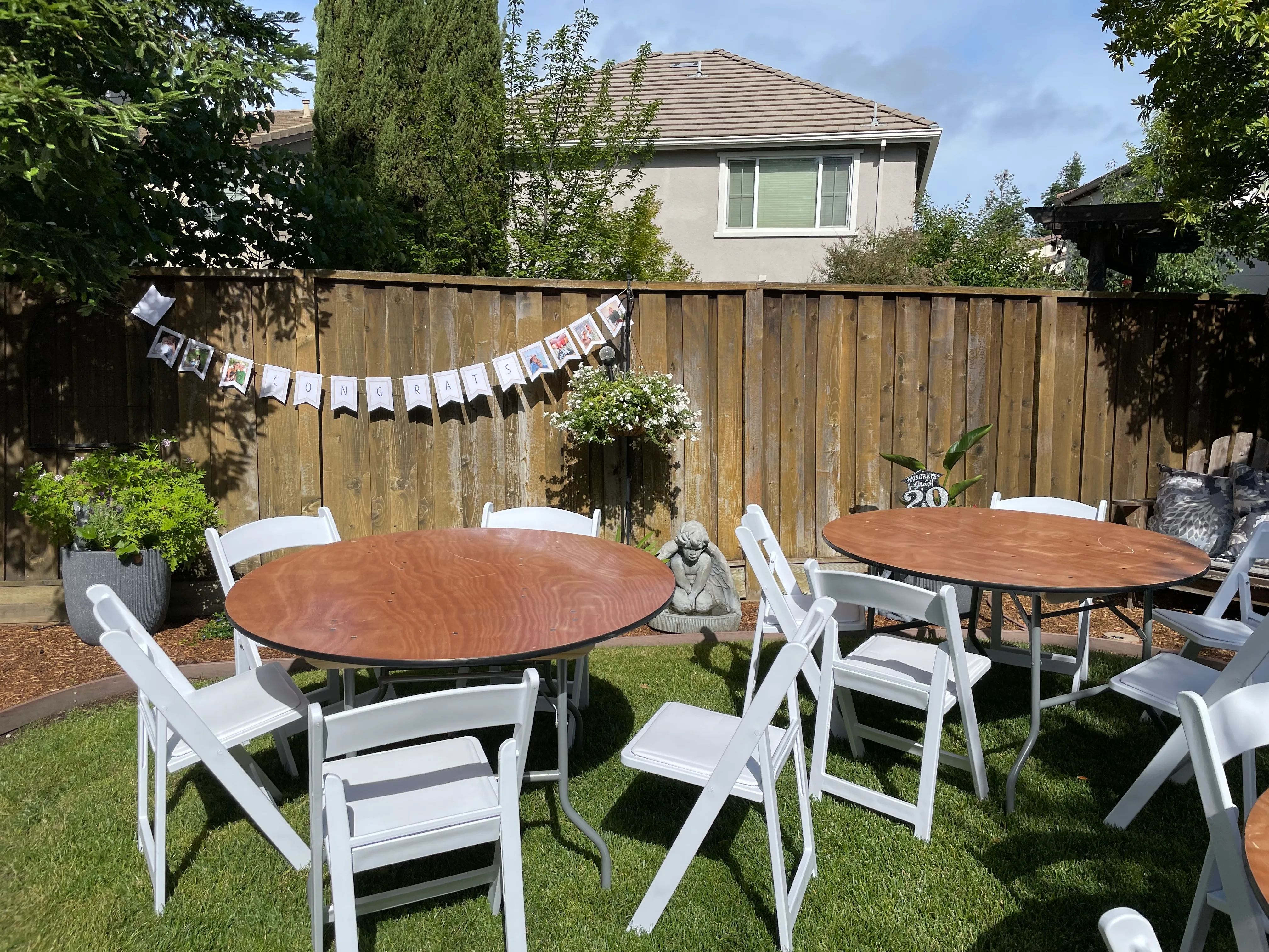 Round Table - 48' wooden