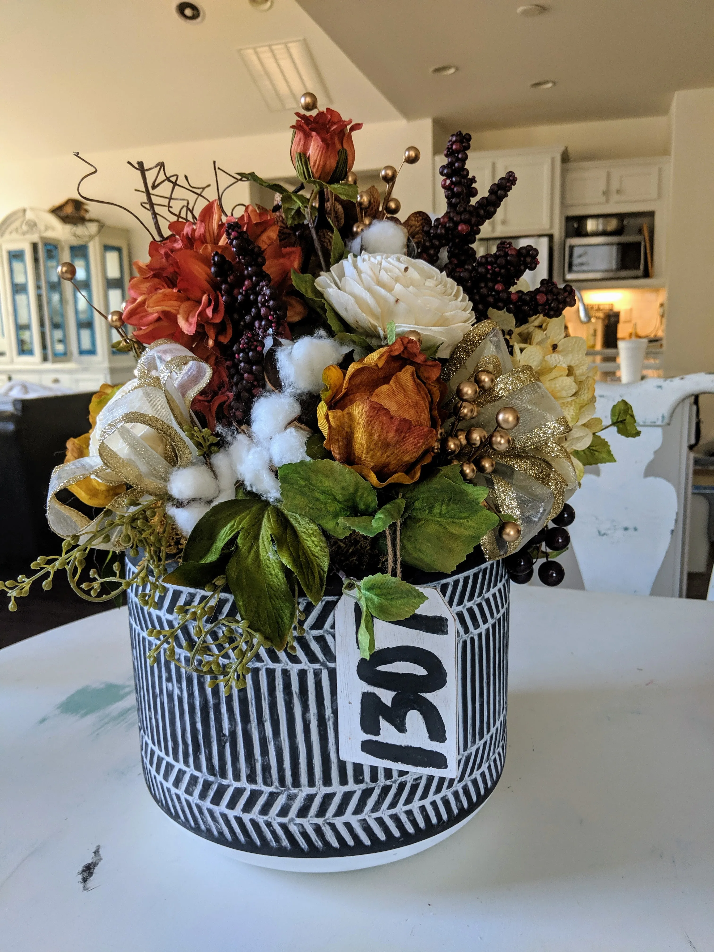 1307 Designs Black & White Signature Centerpiece 