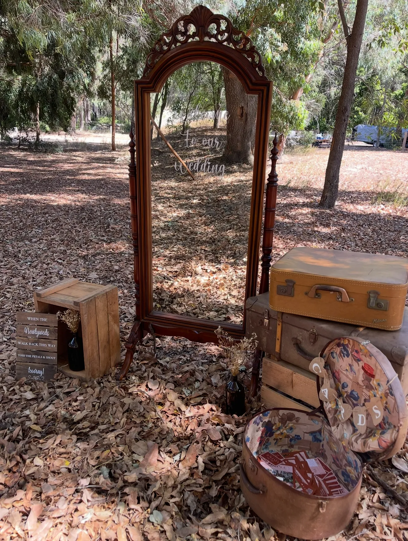 Antique Wooden Swing Welcome Sign Mirror "Welcome to our Wedding"