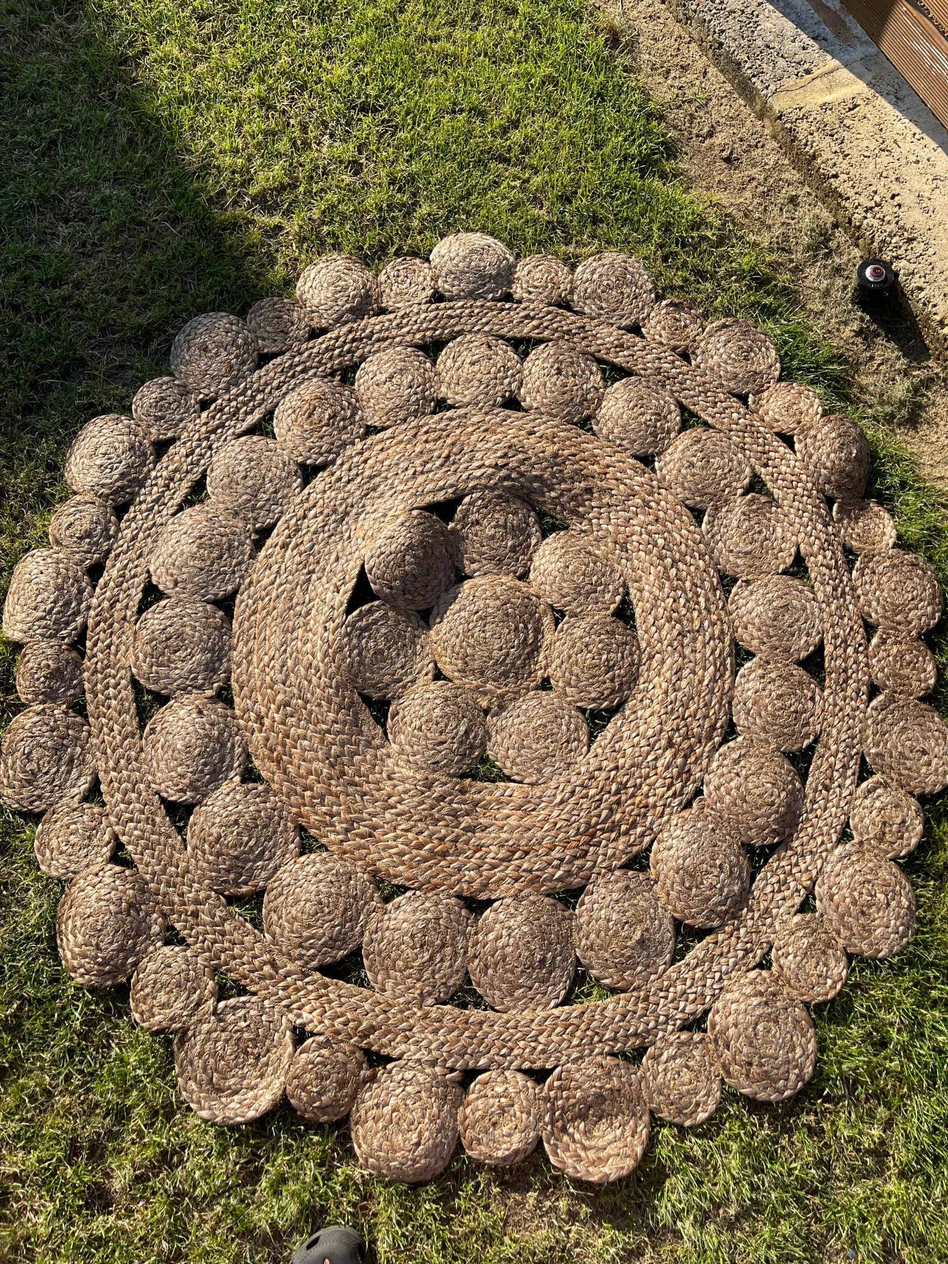 Round Jute Rug Cut out