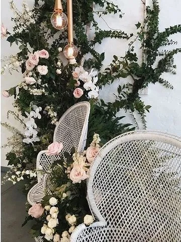 Wicker Peacock Chair, White, Small, Twist Base