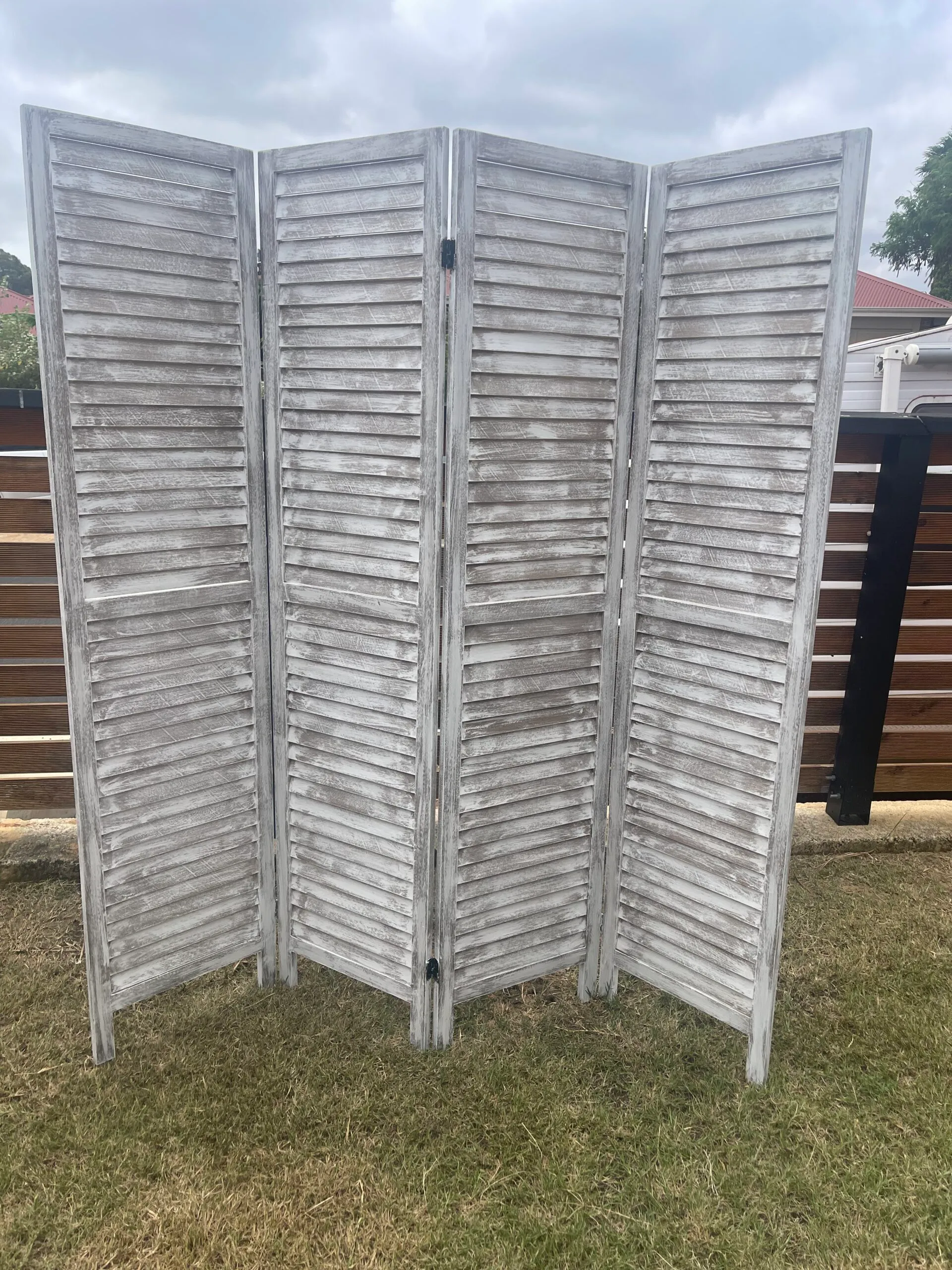 Whitewash lightweight wooden bifold backdrop