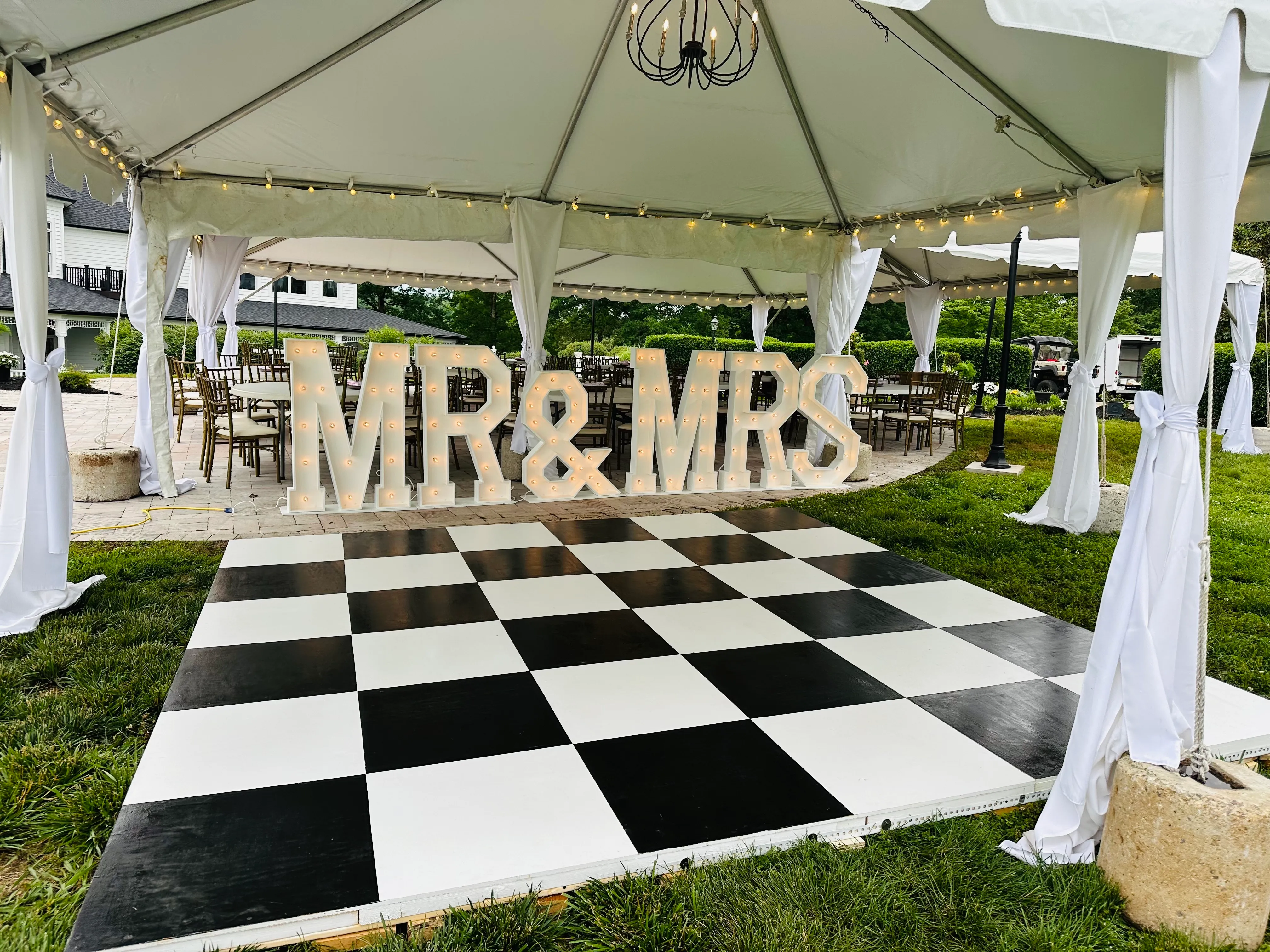 12'x12' Checkered Dance Floor