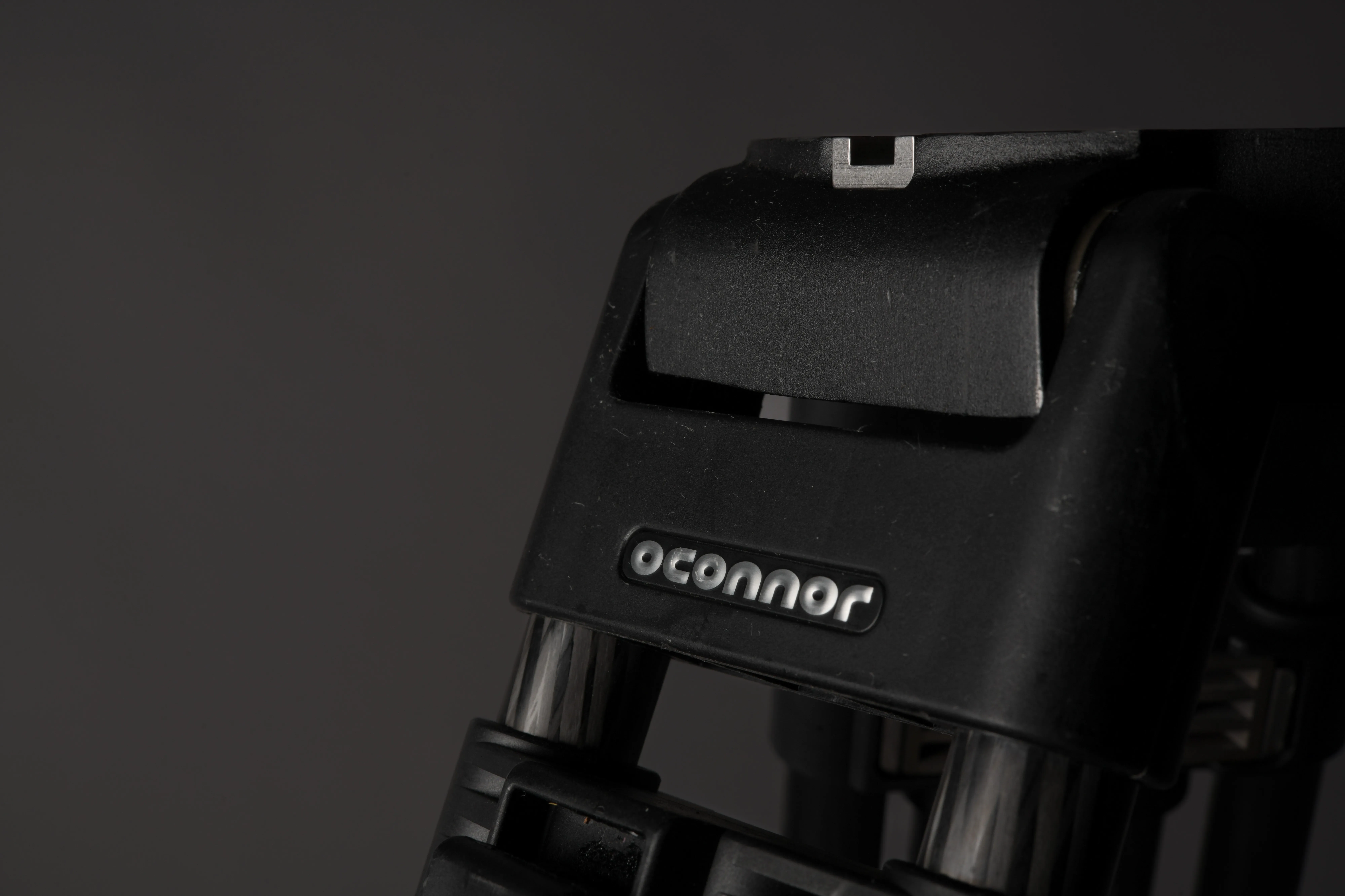 Oconnor 60L Carbon Fiber Tripod 