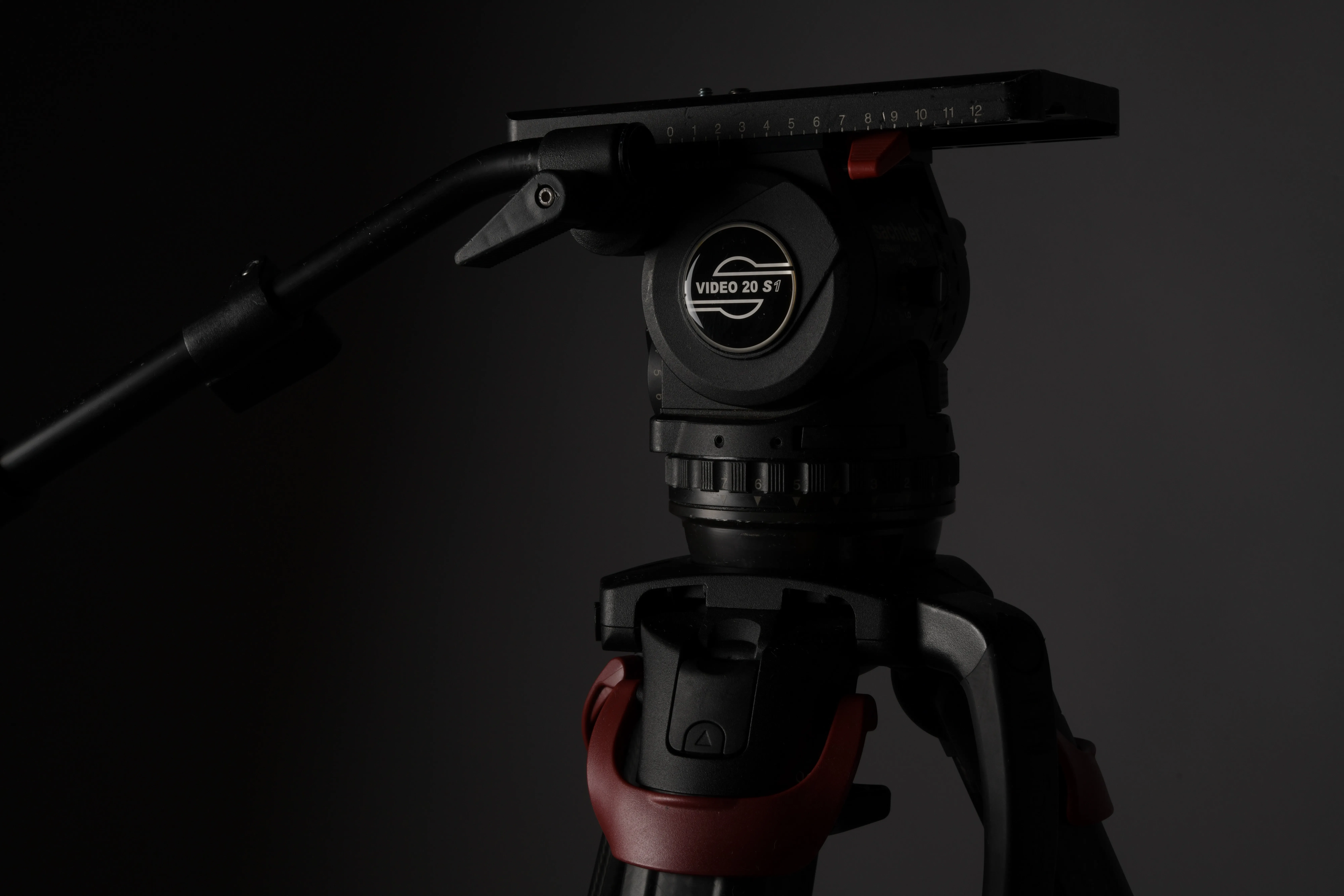Sachtler Video 20 w/Flowtech Tripod