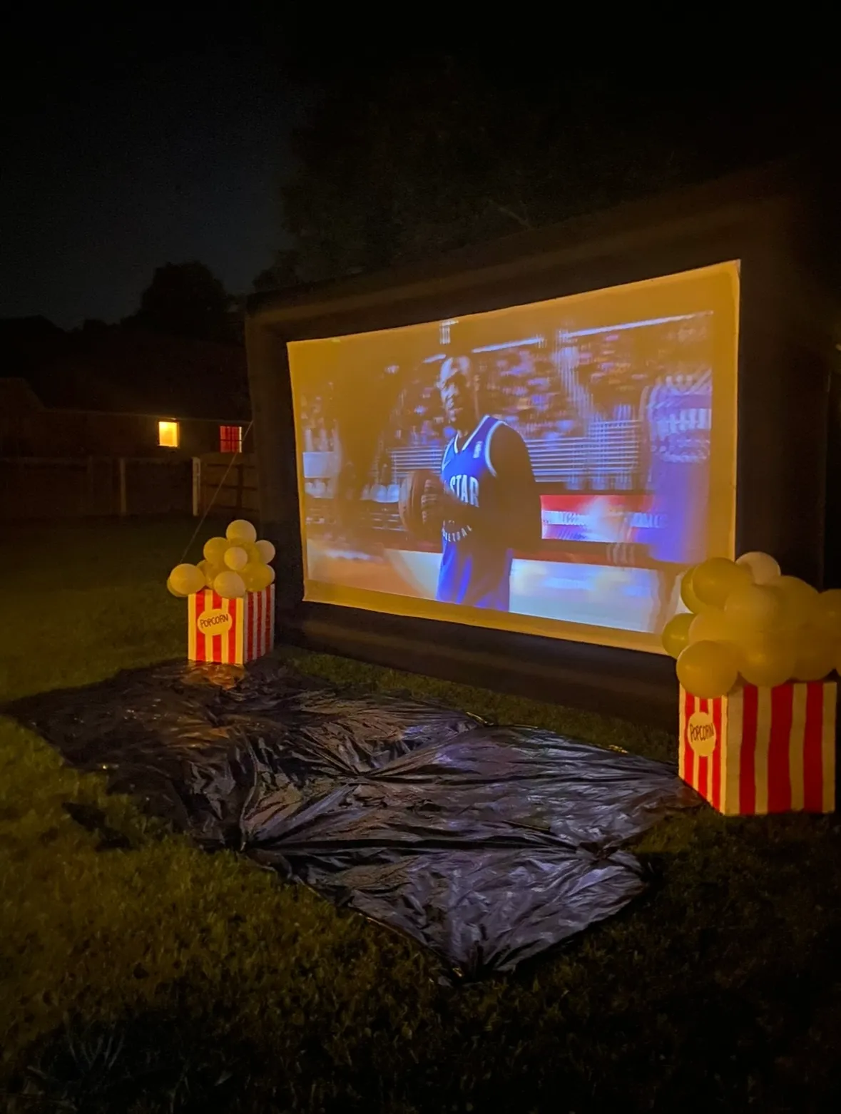 🎬 Outdoor Movie Nights