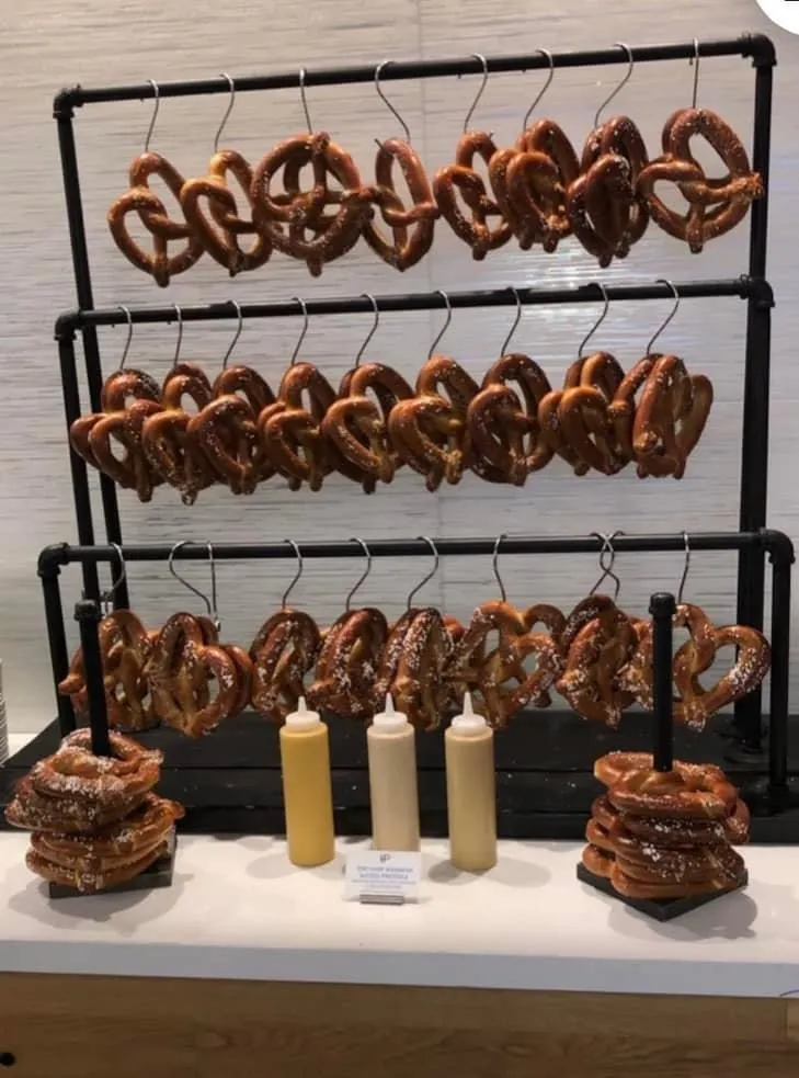 Donut/Pretzel Holder
