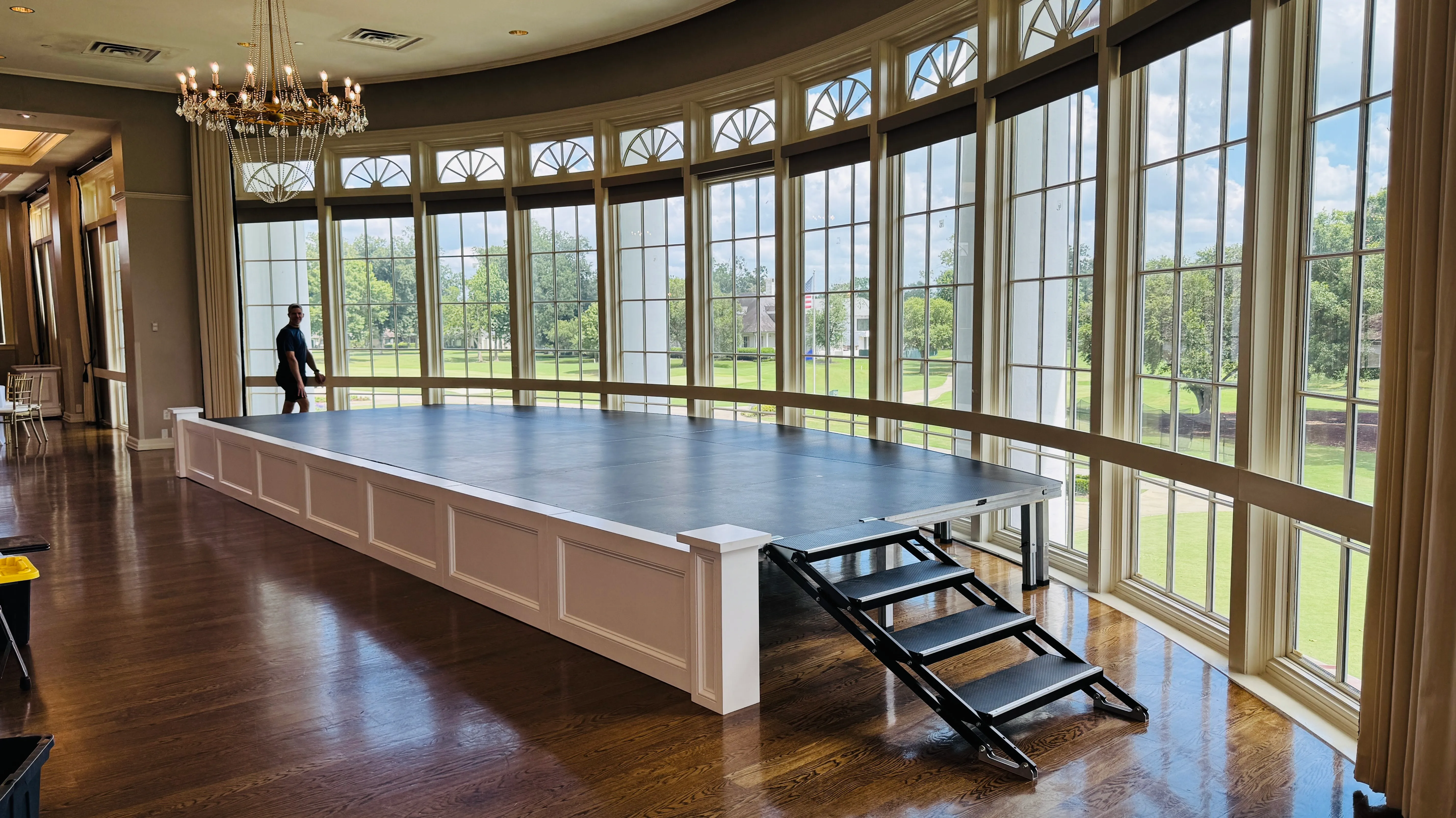 Country Club of Louisiana 12x20 Curved Stage