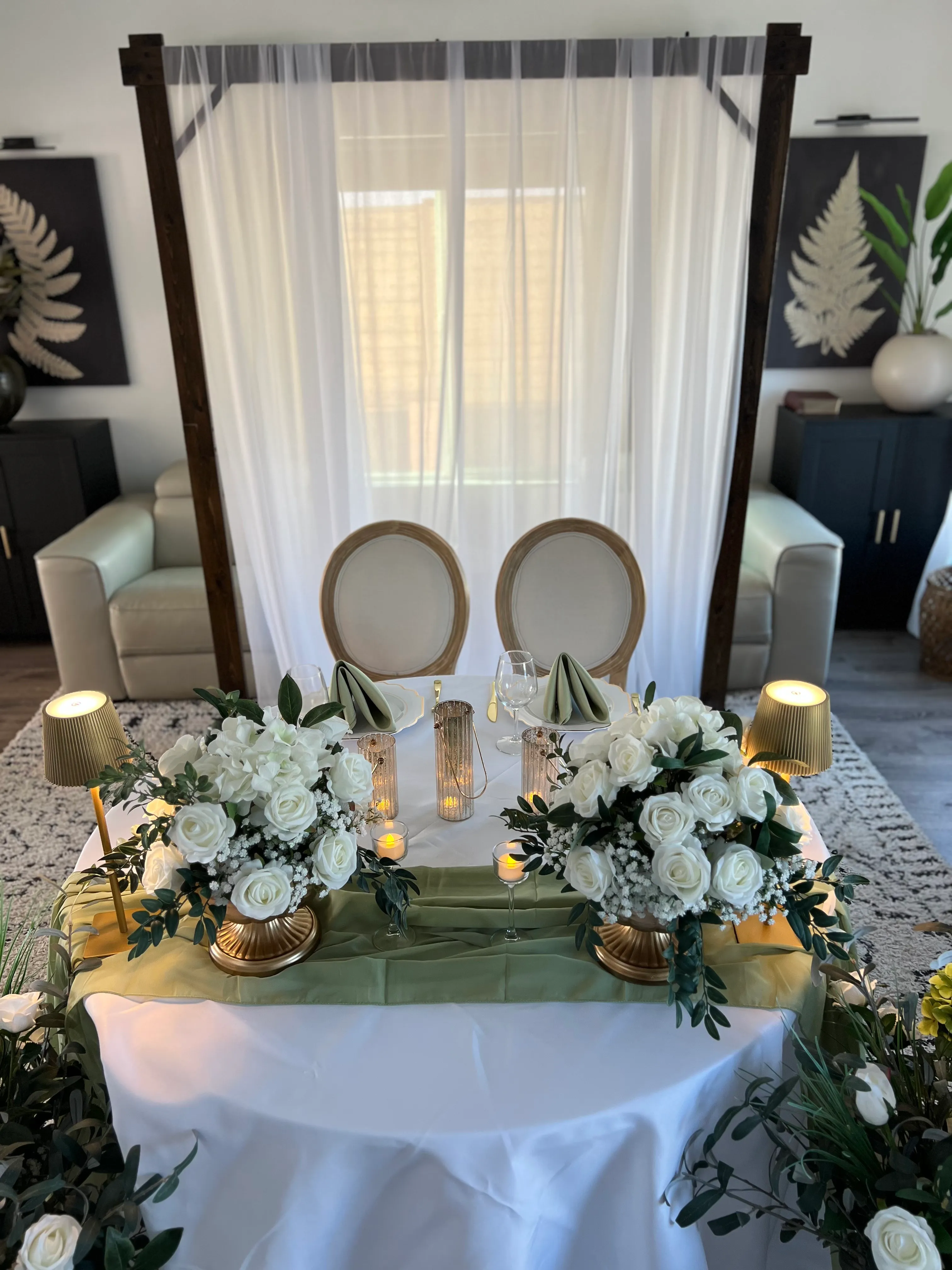 Sweetheart Table & Chair Set – Bride & Groom