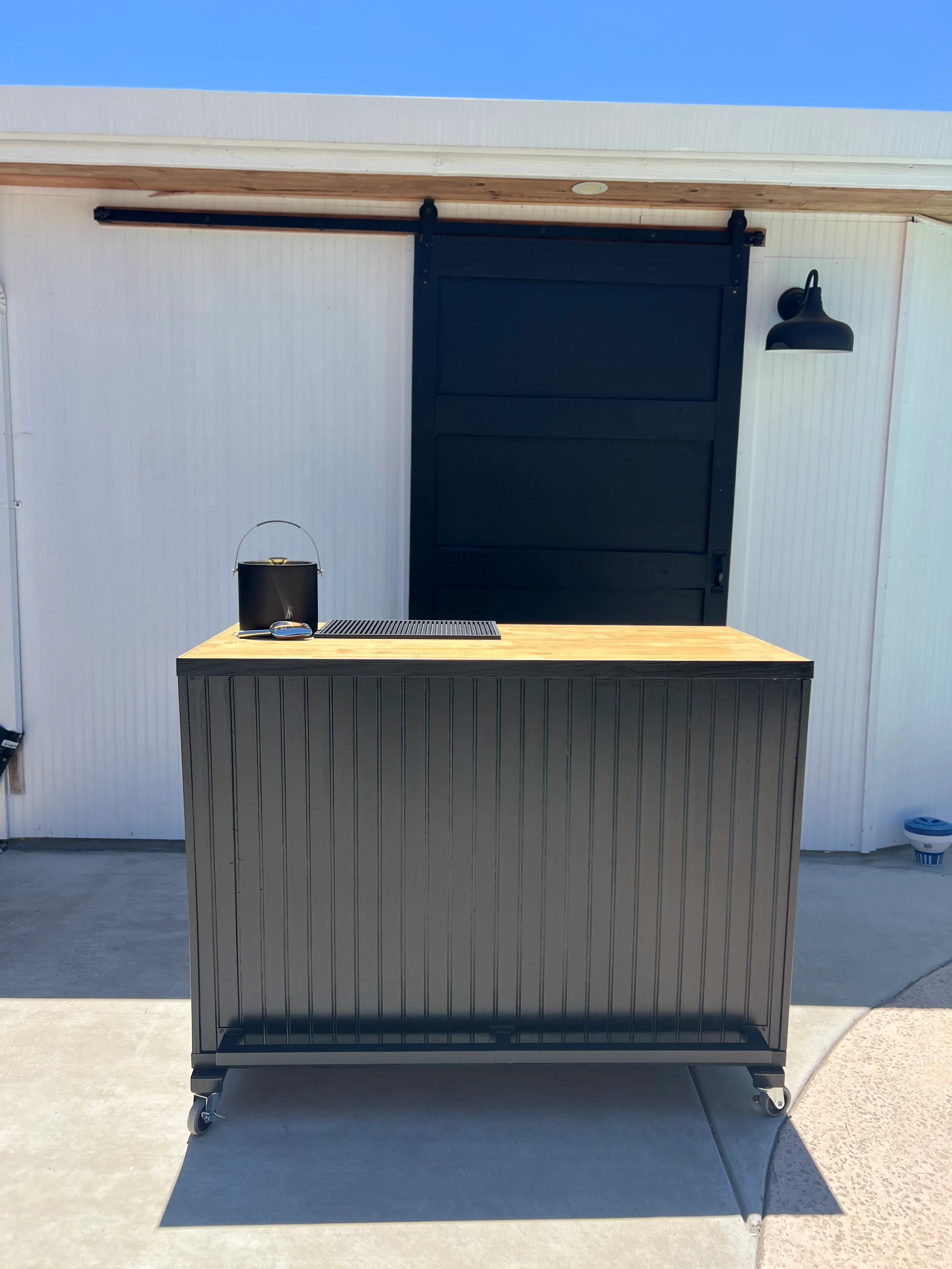 Portable Bar with Bar Mat