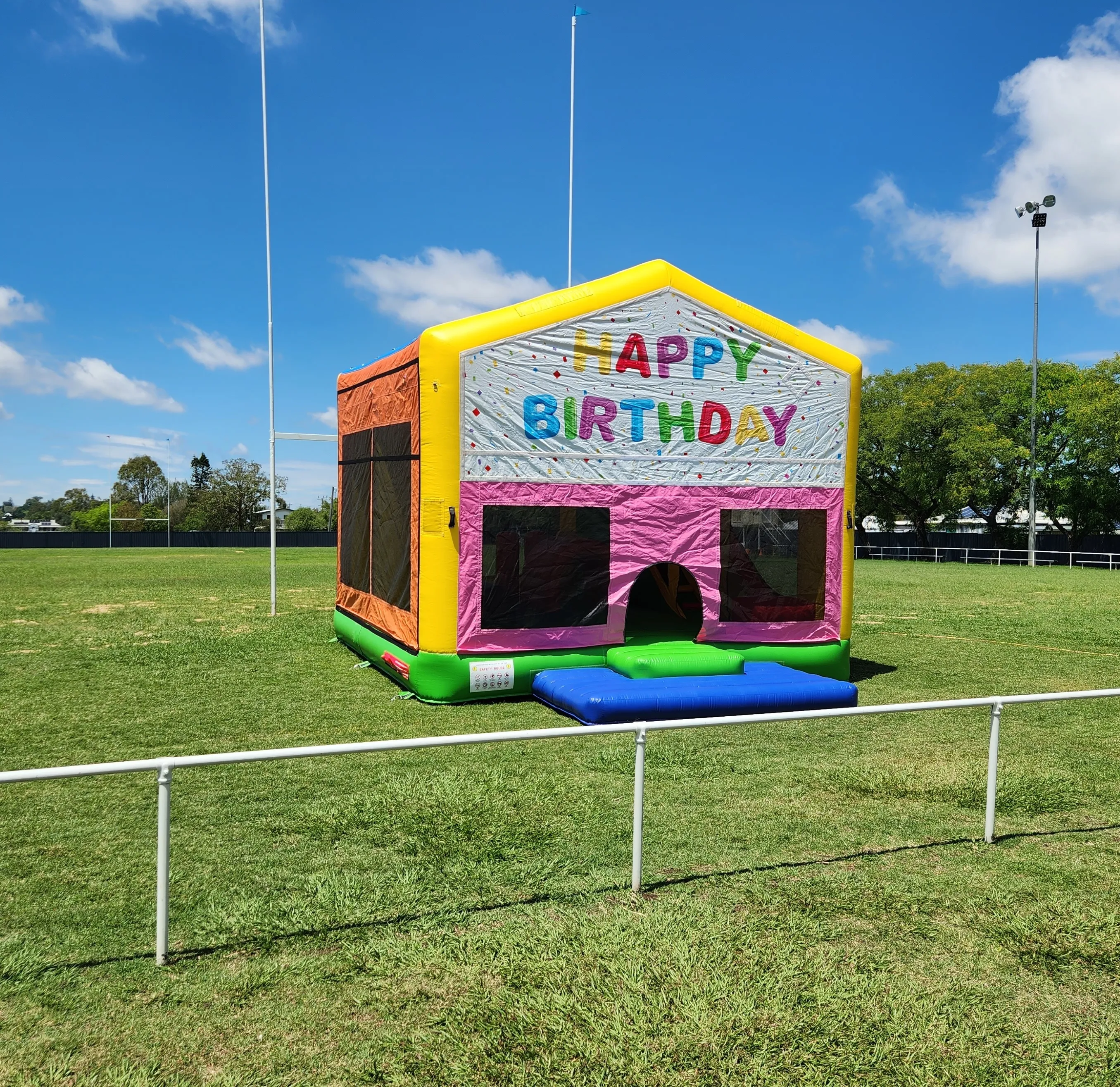 5x6.5 Castle with Internal Slide - Choose your own theme