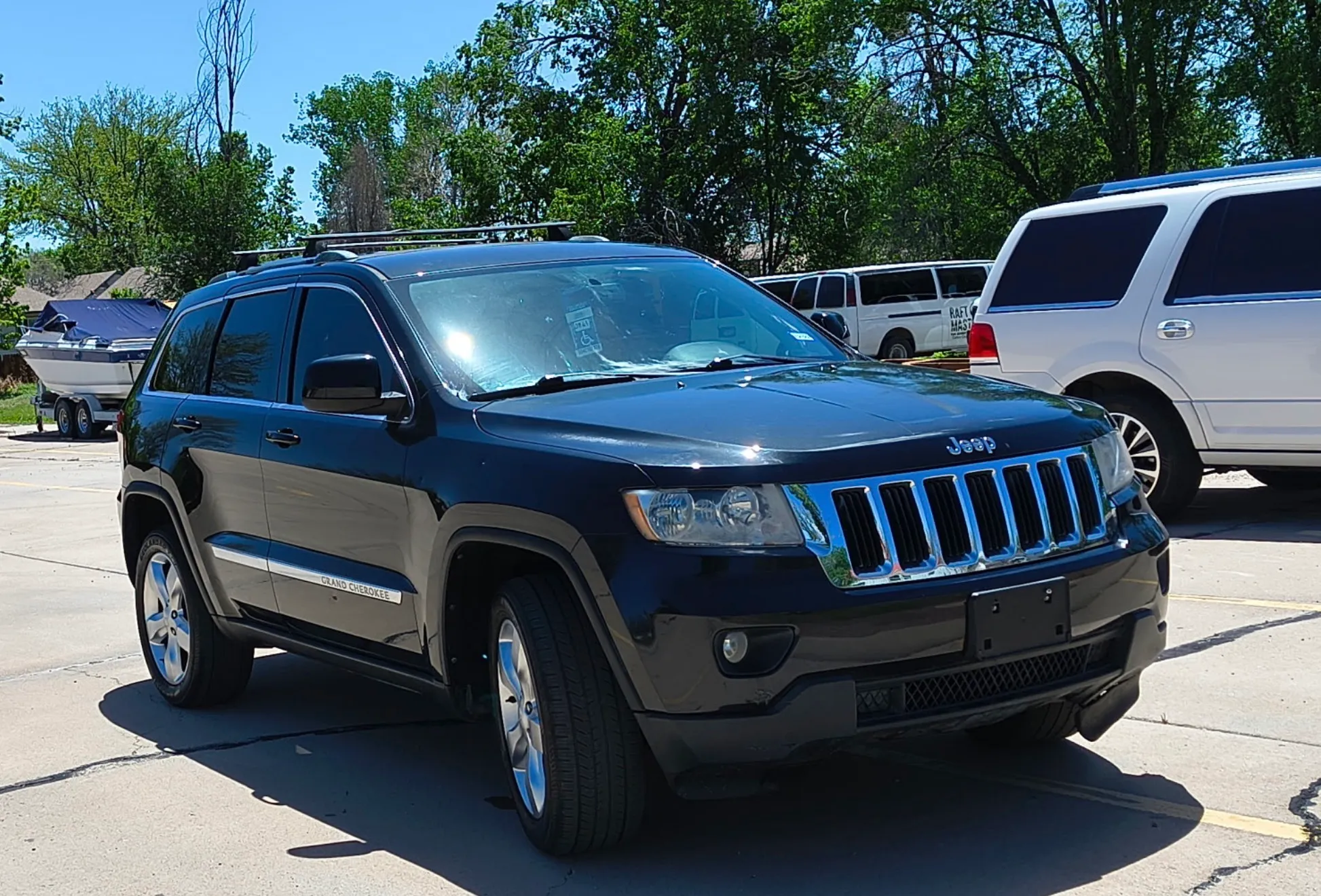 Jeep Cherokee Laredo (Black)
