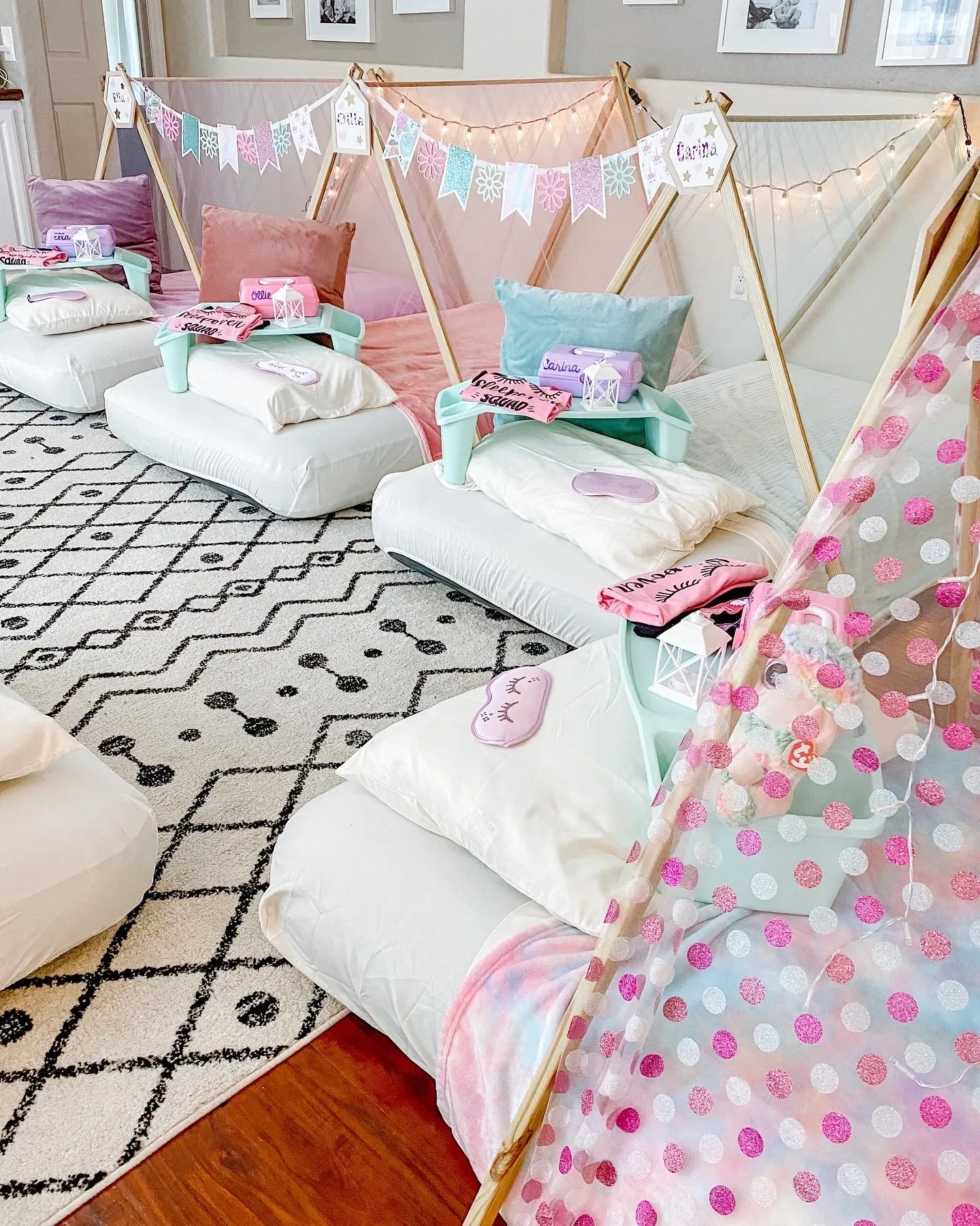 Sleepover Tent Capsule
