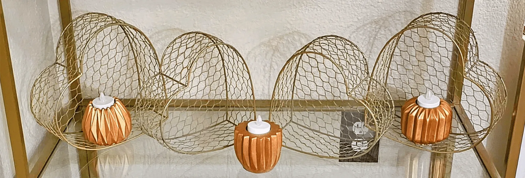 Set of 4 Gold Wire Heart Display Baskets