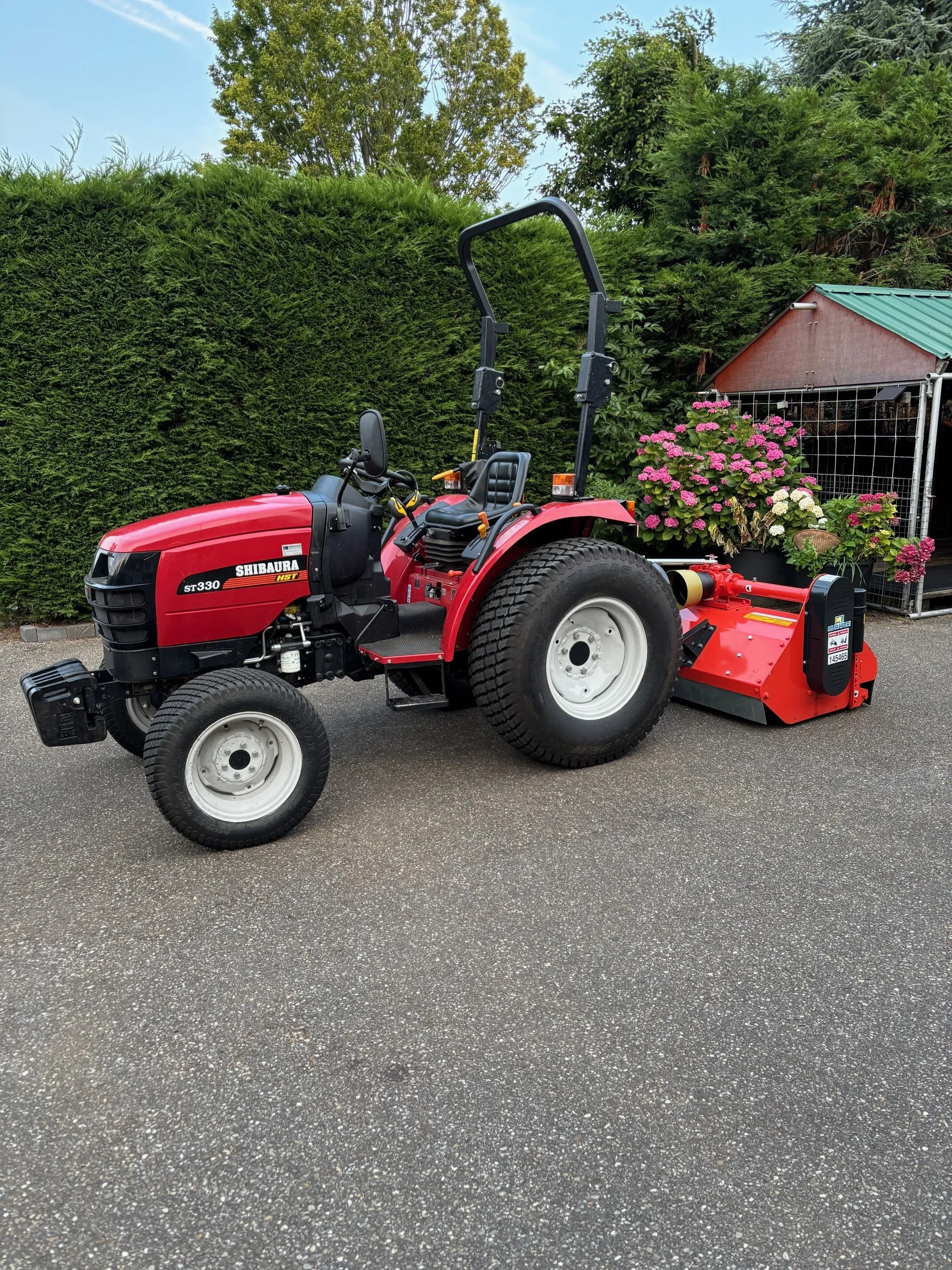 ST330 met klepelmaaier