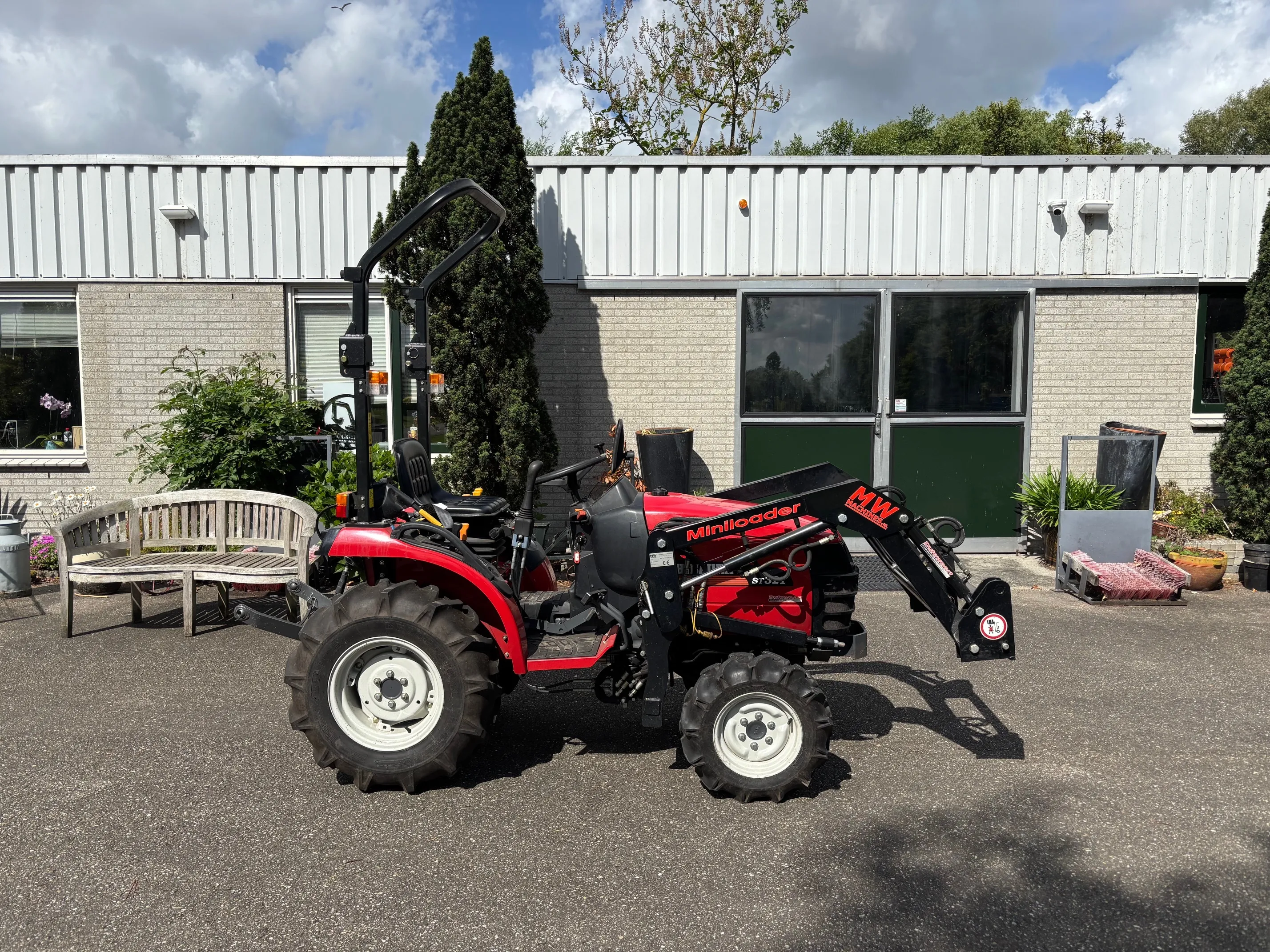 Shibaura ST321 minitrekker