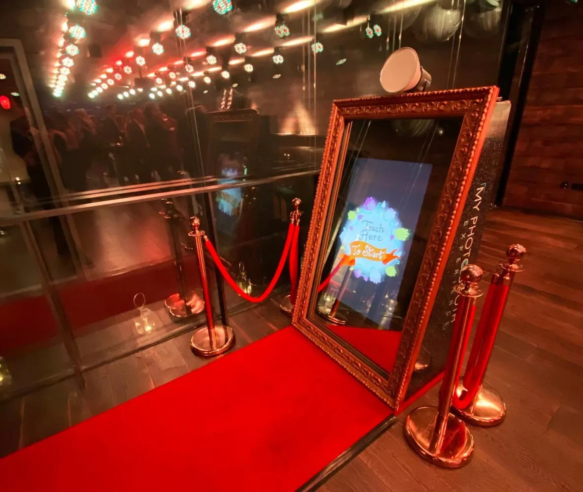  SELFIE MIRROR | PHOTO BOOTH HIRE