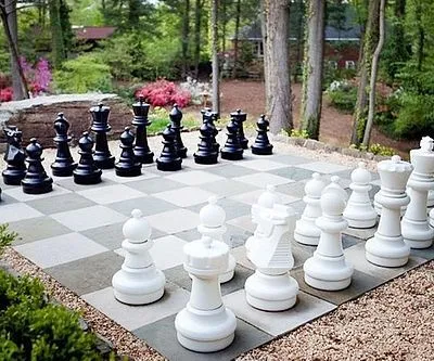 GIANT CHESS 