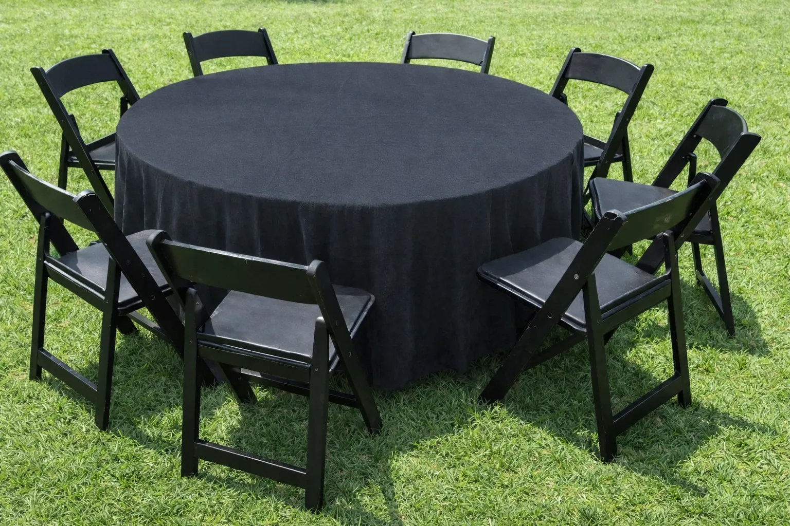 5 Ft Round Table Linen – Black (108") (cleaned & neatly folded, standard finish – light wrinkles may be present)