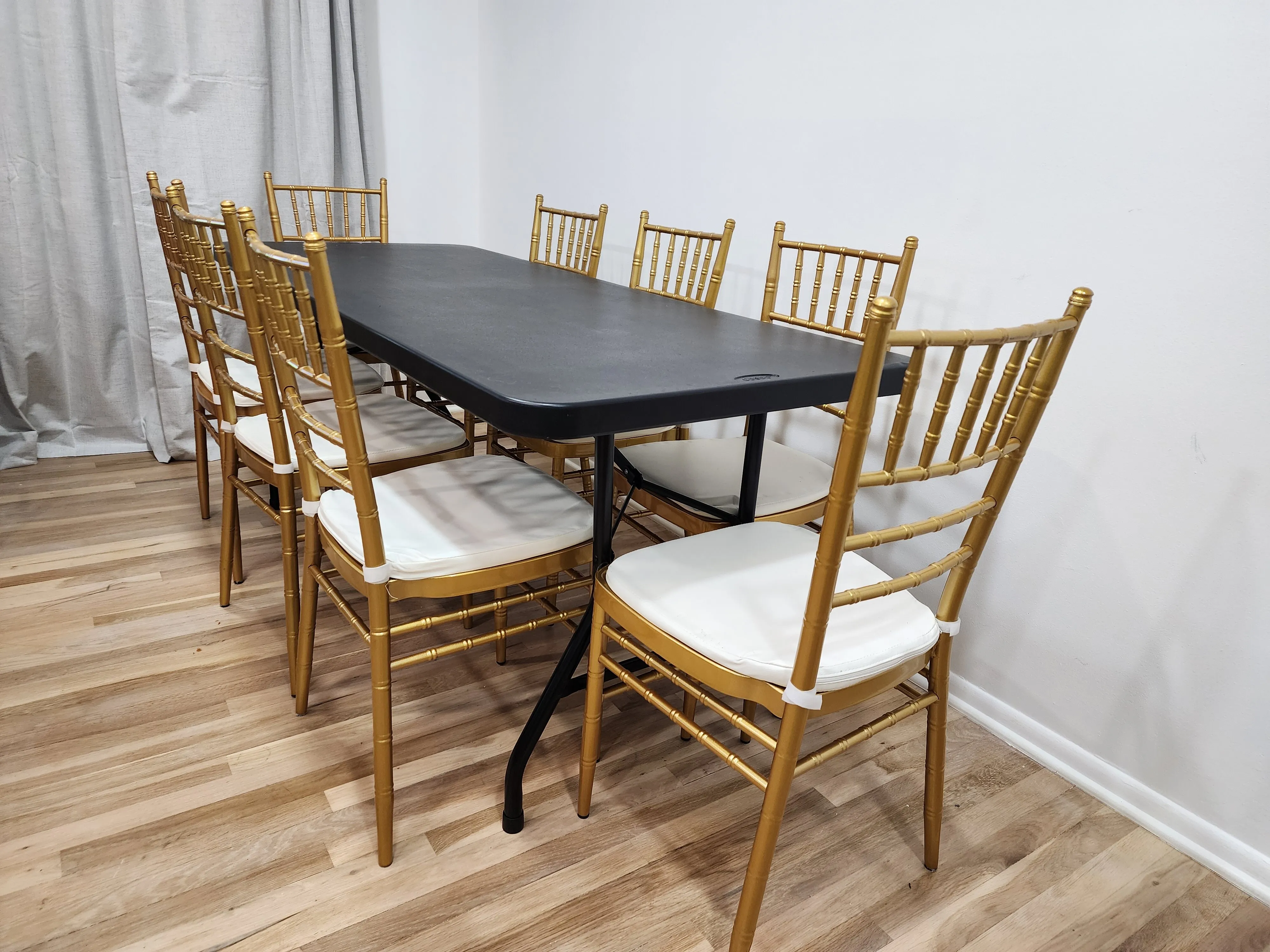 Table and Chiavari Chairs - 8 people