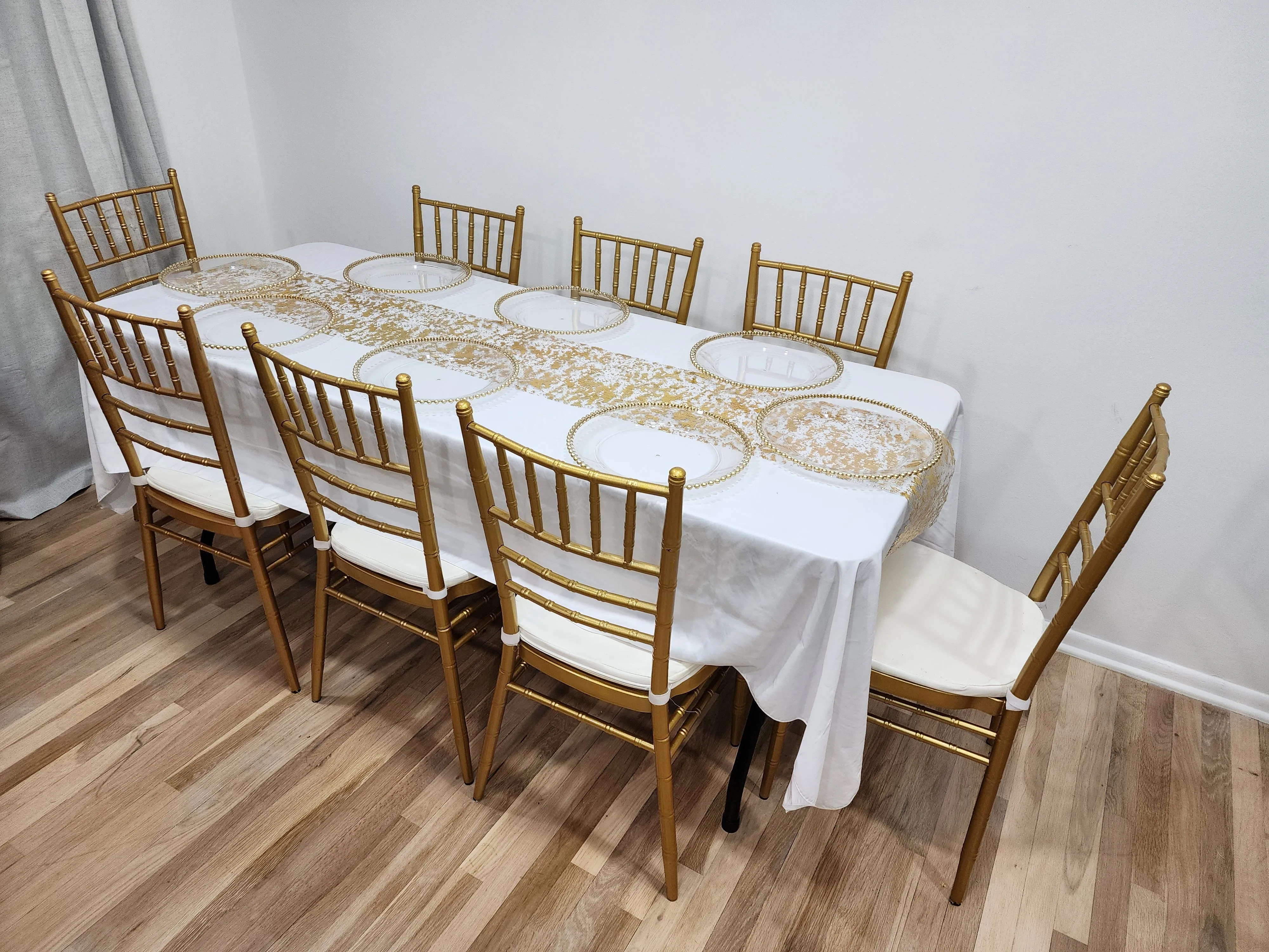 8-people Table Setup - Clear Charger plates