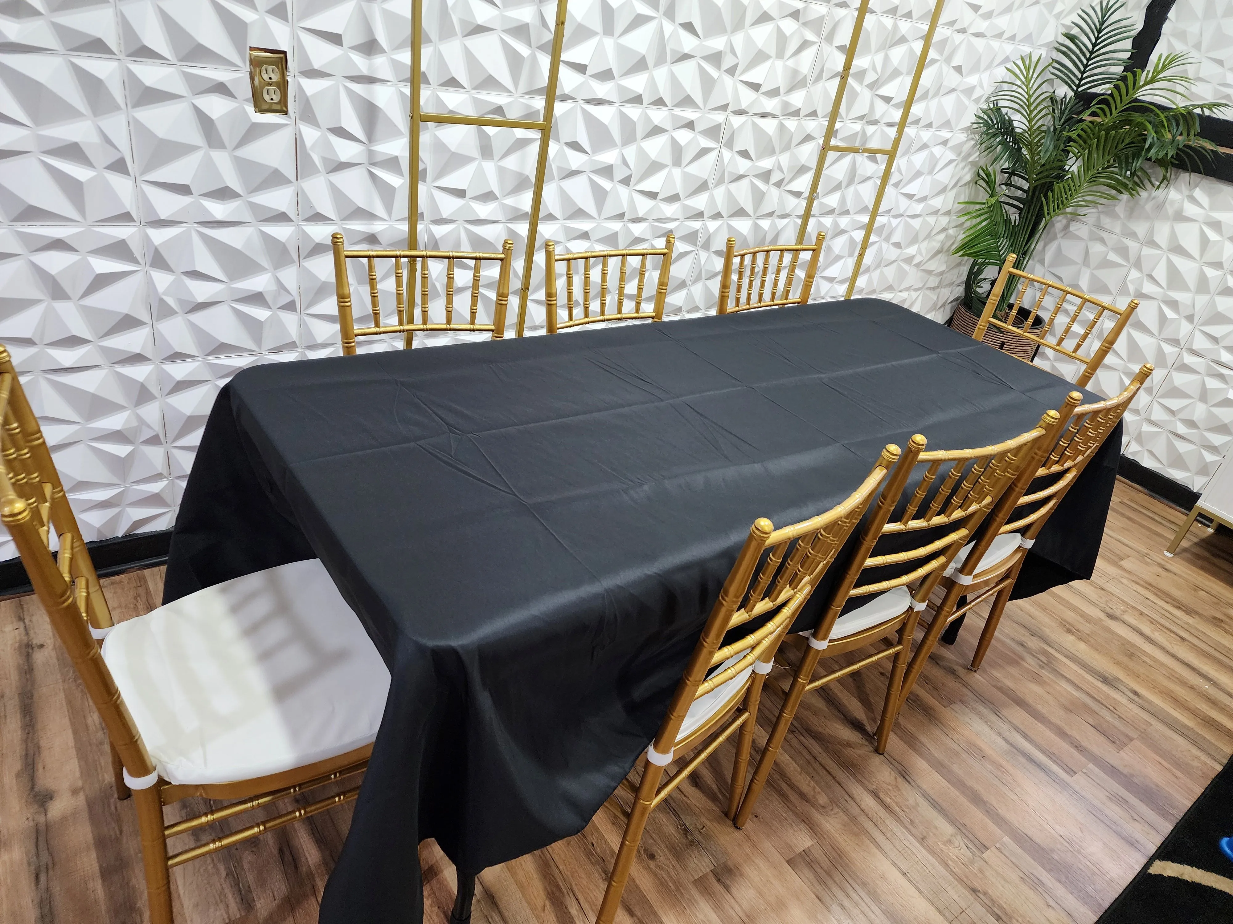8-people - Table, chairs, and tablecloth