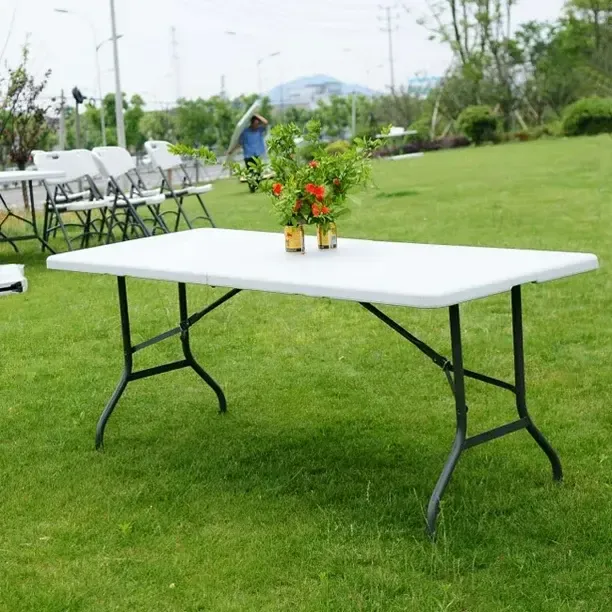 6' foldable white table