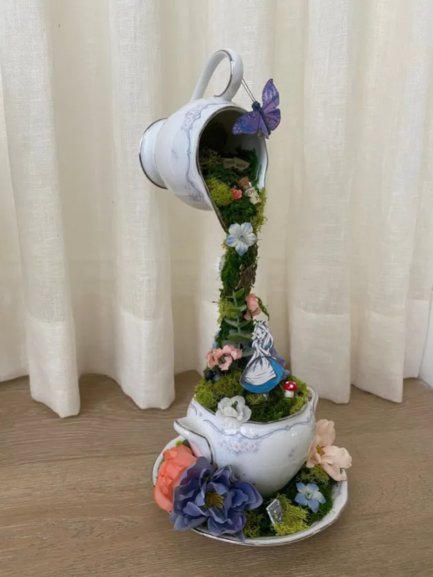 Alice in Wonderland Magic Moss Pour Centerpiece Decoration